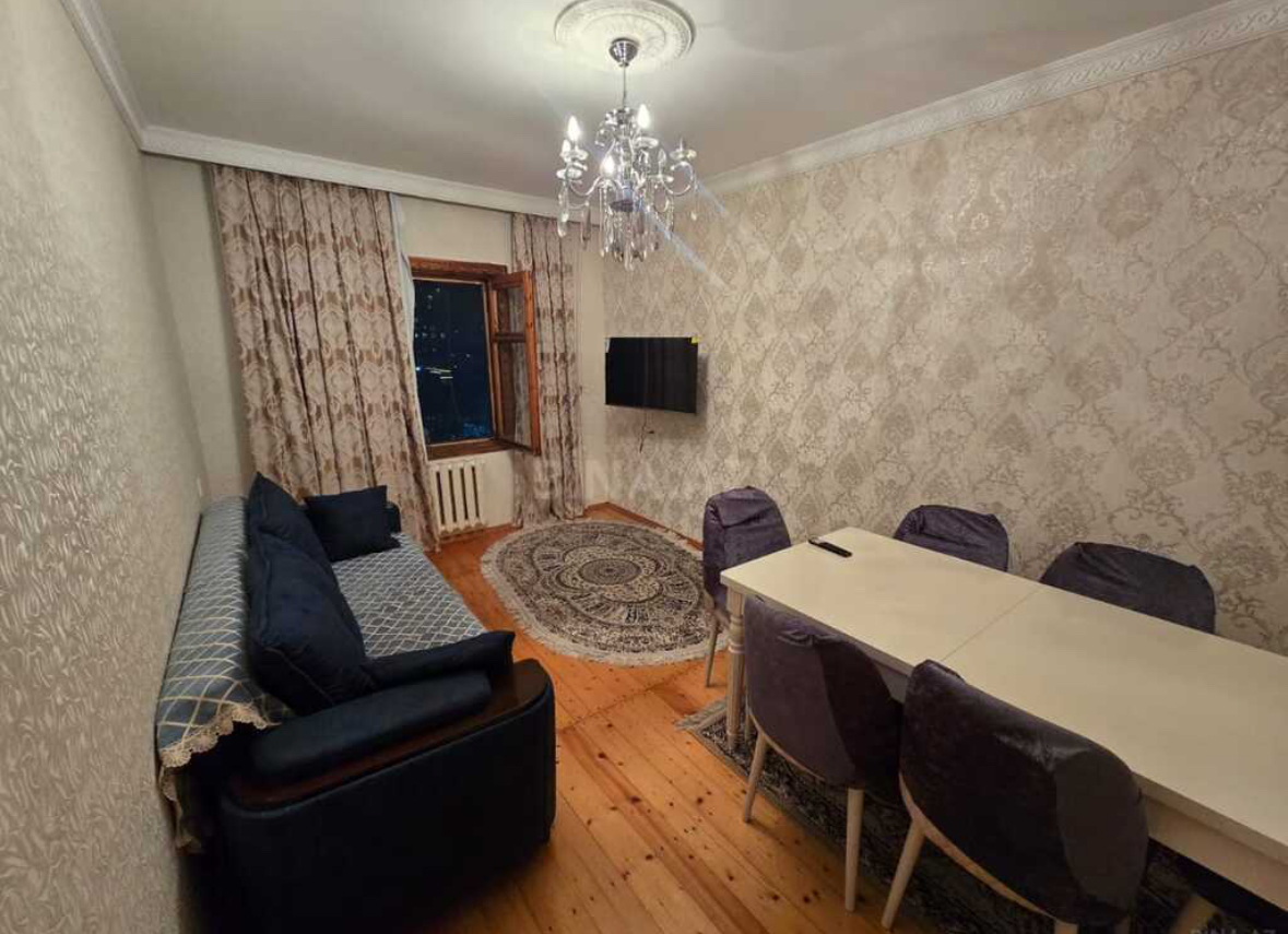 Xalqlar metrosuna yaxın otaq yoldaşı axtarılır