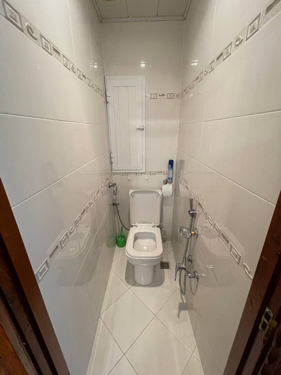 Xalqlar metrosuna yaxın otaq yoldaşı axtarılır