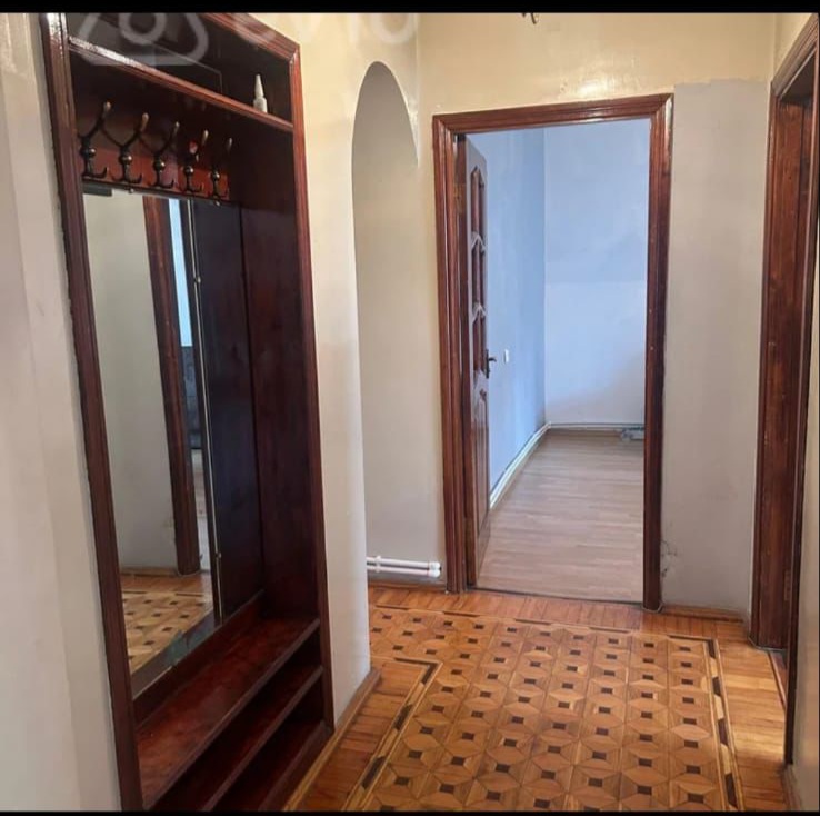 Təcili iki nəfər işləyən xanım otaq yoldaşı axtarılır