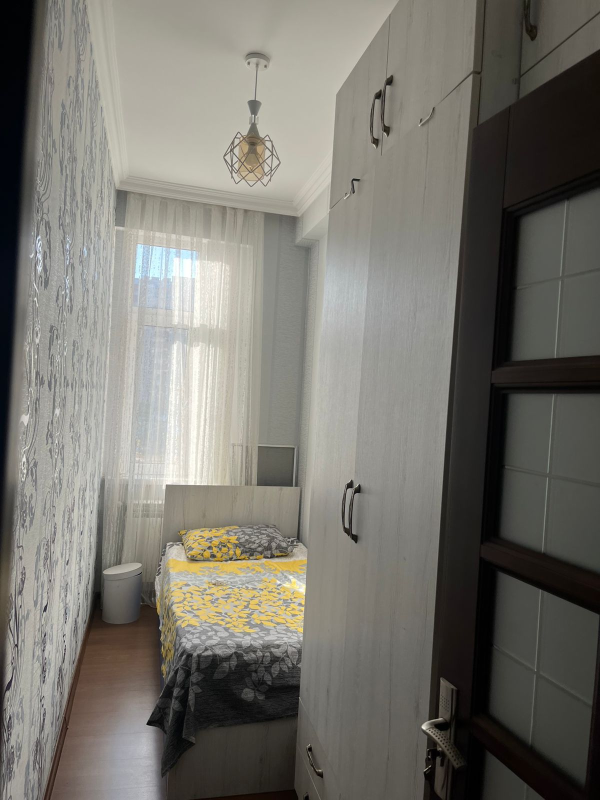 otaq yoldaşı axtarırıq