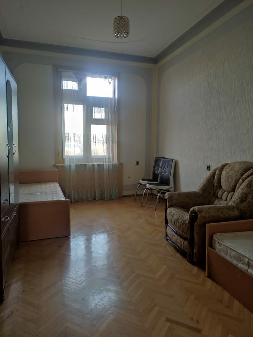 Təmizkar qız otaq yoldaşı lazımdır