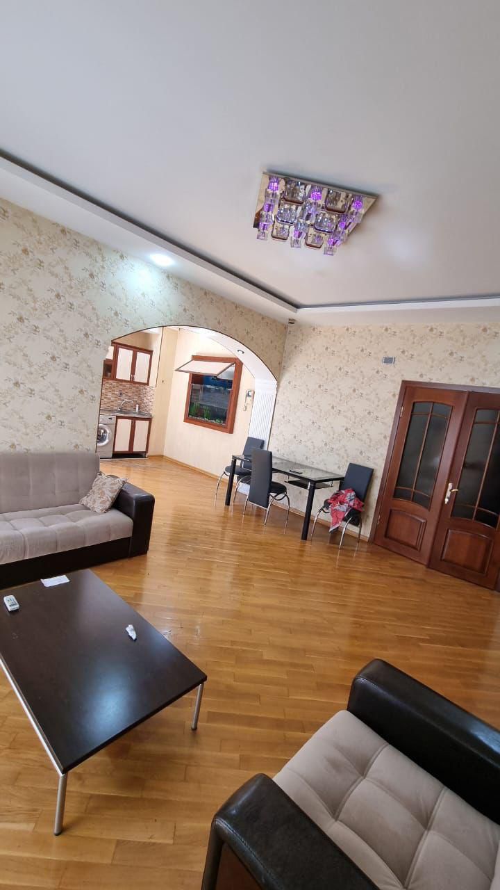 Təcili bugunə bir nəfər işləyən qiz yada tələbə qiz axtarilir