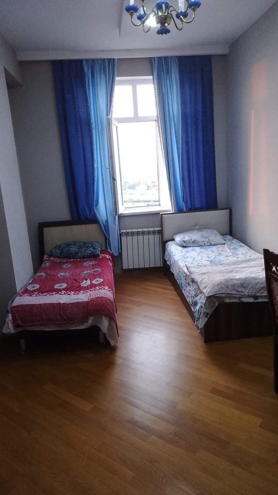 Təcili bugunə bir nəfər işləyən xanım otaq yoldaşı axtarılır