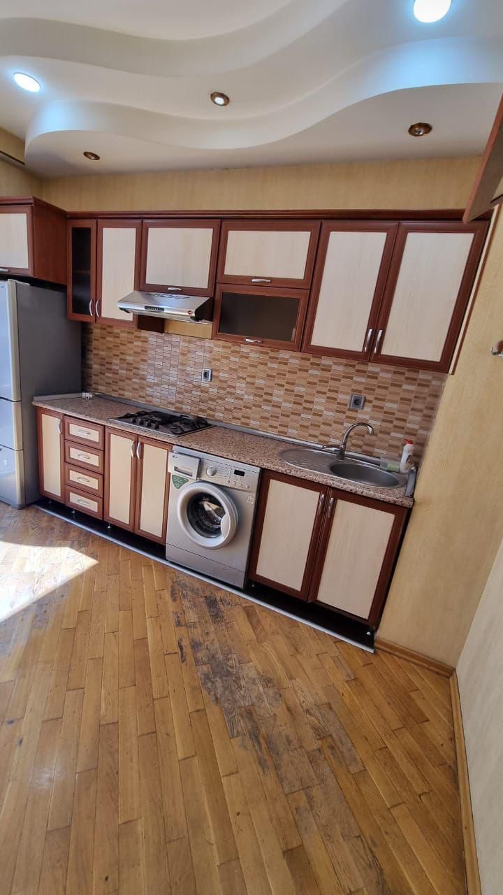 Təcili bugunə bir nəfər işləyən qiz yada tələbə qiz axtarilir