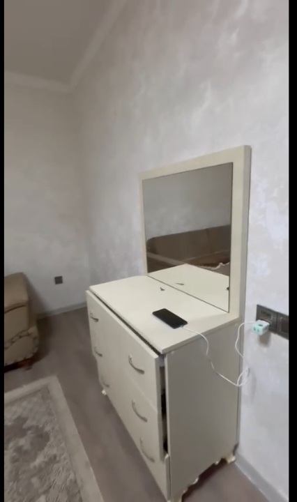 Təcili bugunə bir nəfər işləyən xanım yada tələbə qız otaq yoldaşı axtarılır