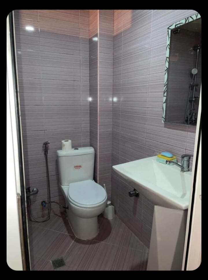 Təcili bugunə bir nəfər işləyən qiz yada tələbə qız otaq yoldaşı axtarılır