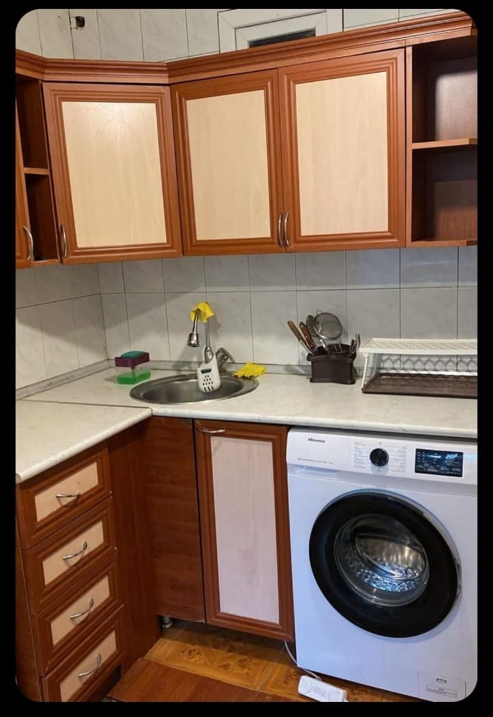 Təcili bugunə bir nəfər işləyən qiz yada tələbə qız otaq yoldaşı axtarılır