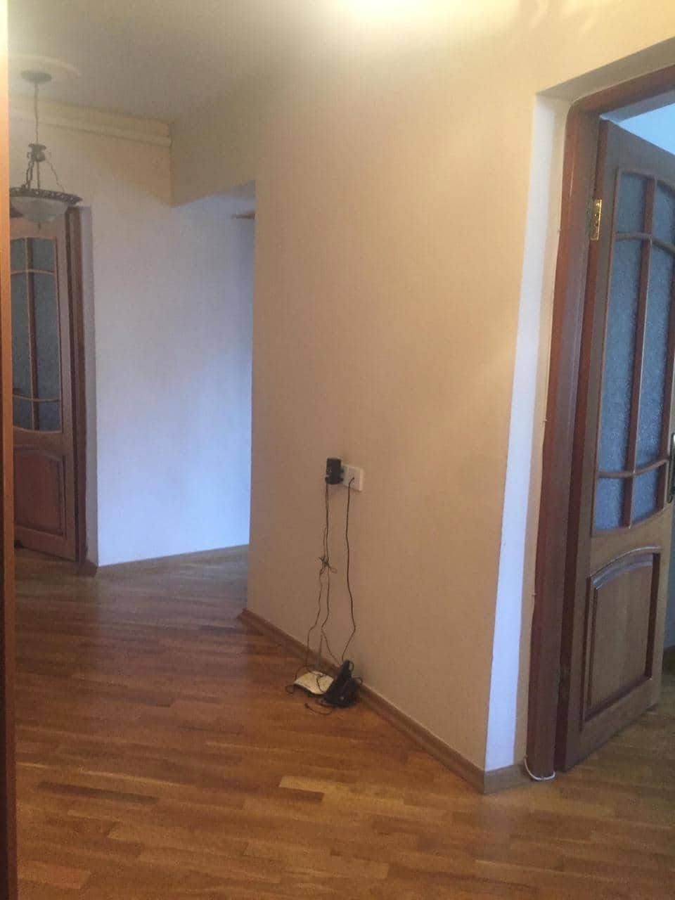 Təcili bir nəfər işləyən xanım otaq yoldaşı axtarılır