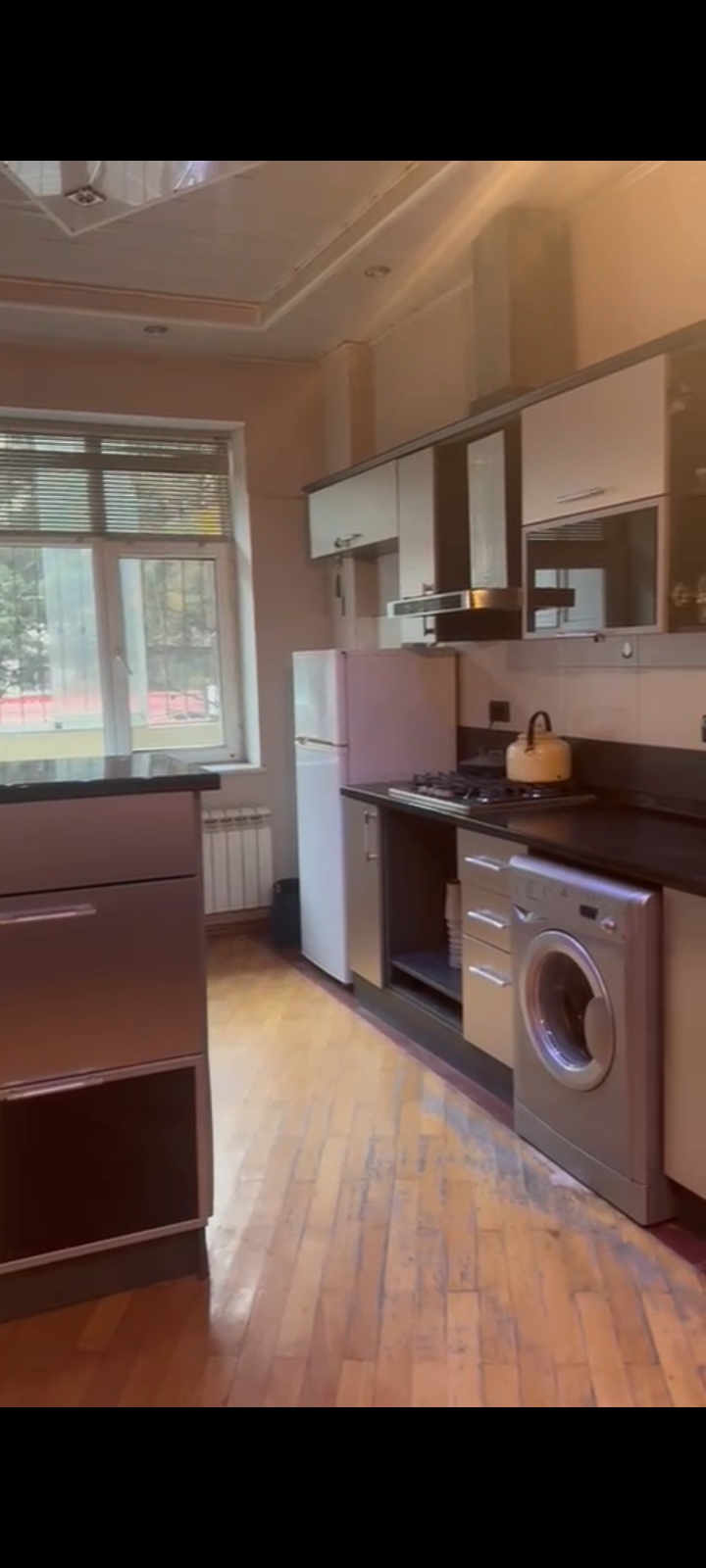 Təcili bugunə bir nəfər işləyən xanım otaq yoldaşı axtarilir