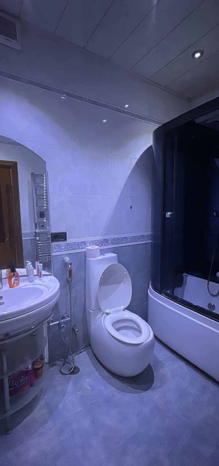 Təcili bugunə bir nəfər işləyən xanım otaq yoldaşı axtarilir