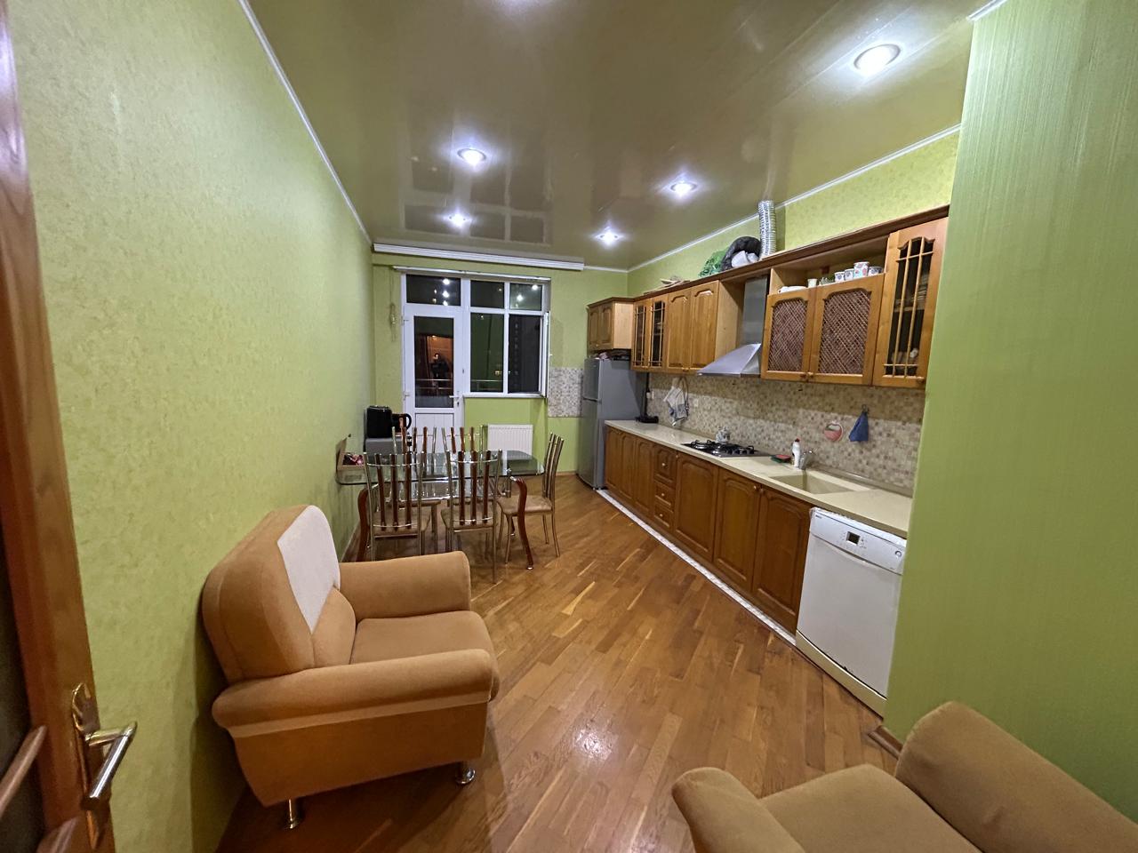 Təcili bugunə bir nəfər işləyən xanım otaq yoldaşı axtarılır