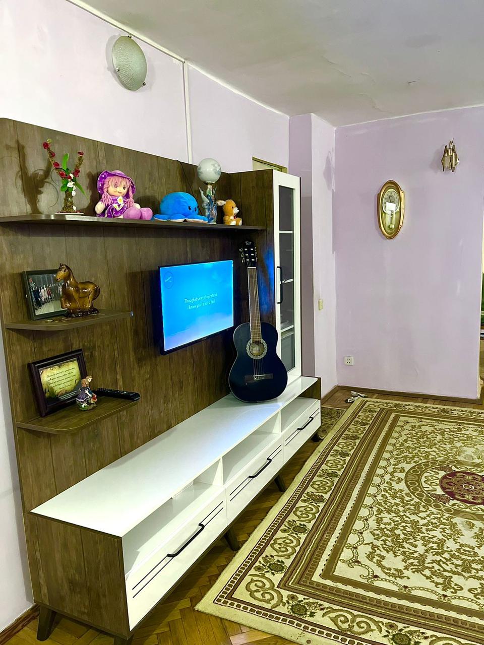 Qız otaq yoldaşı axtarılır