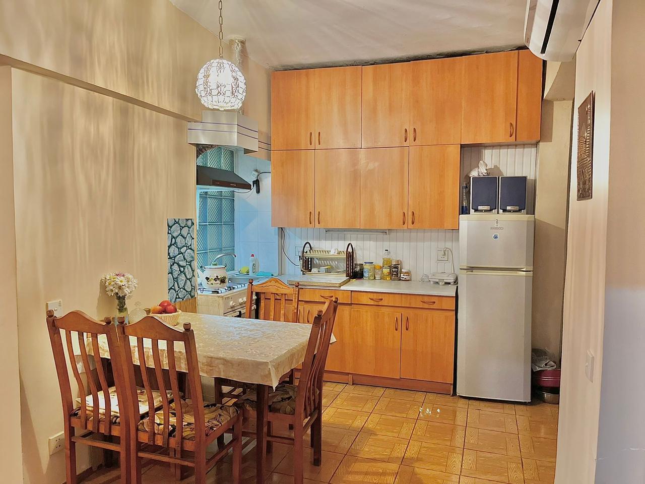 Qız otaq yoldaşı axtarılır