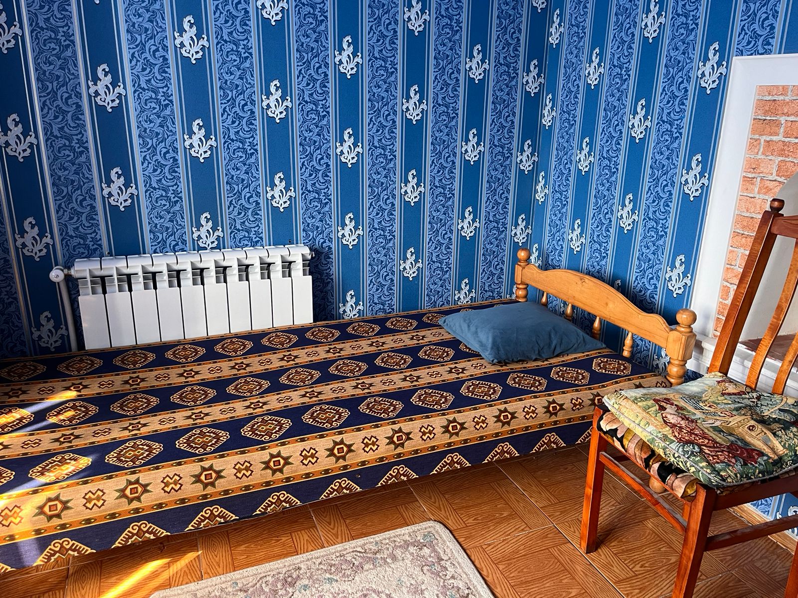 Qız otaq yoldaşı axtarılır