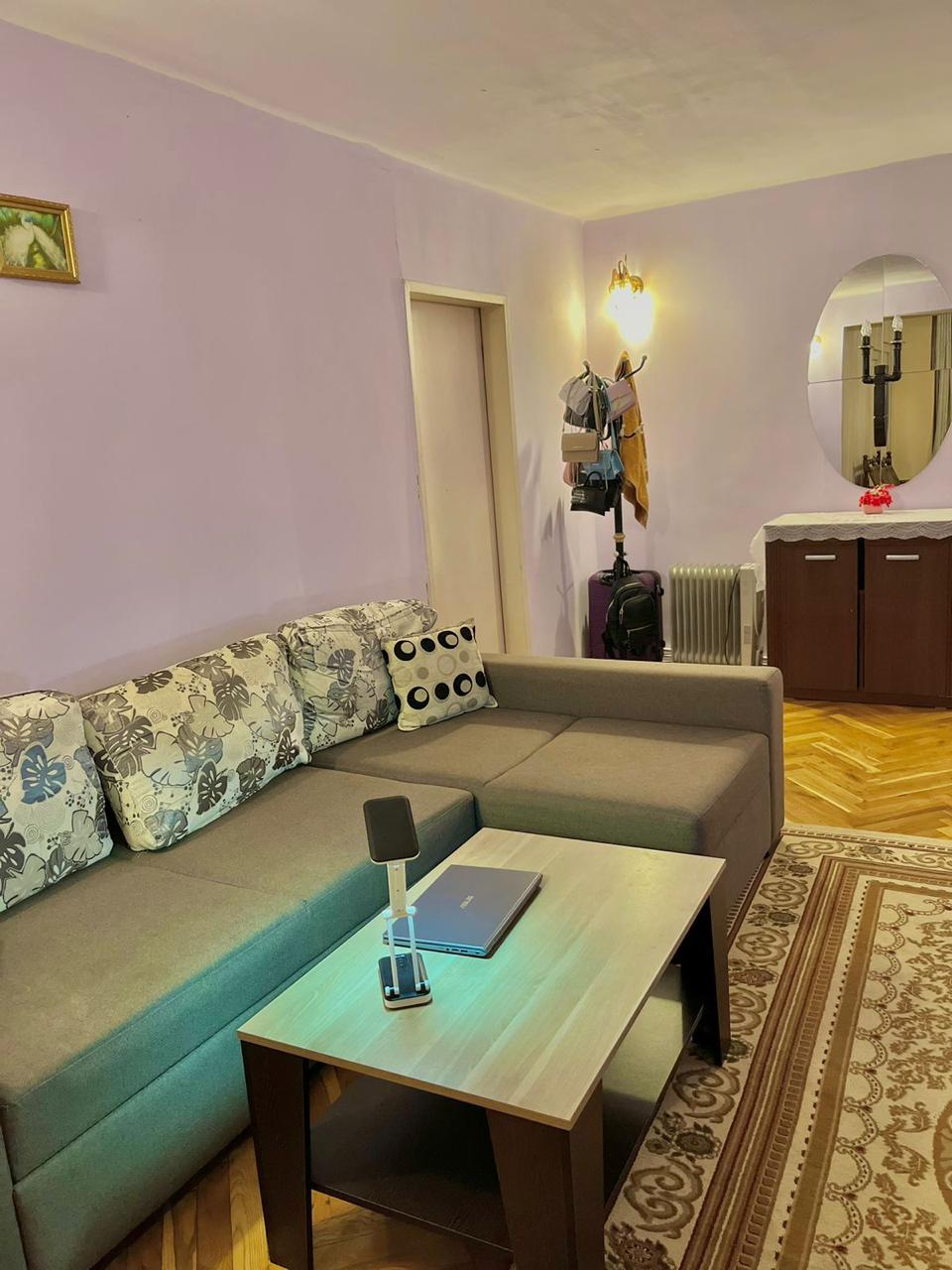 Qız otaq yoldaşı axtarılır