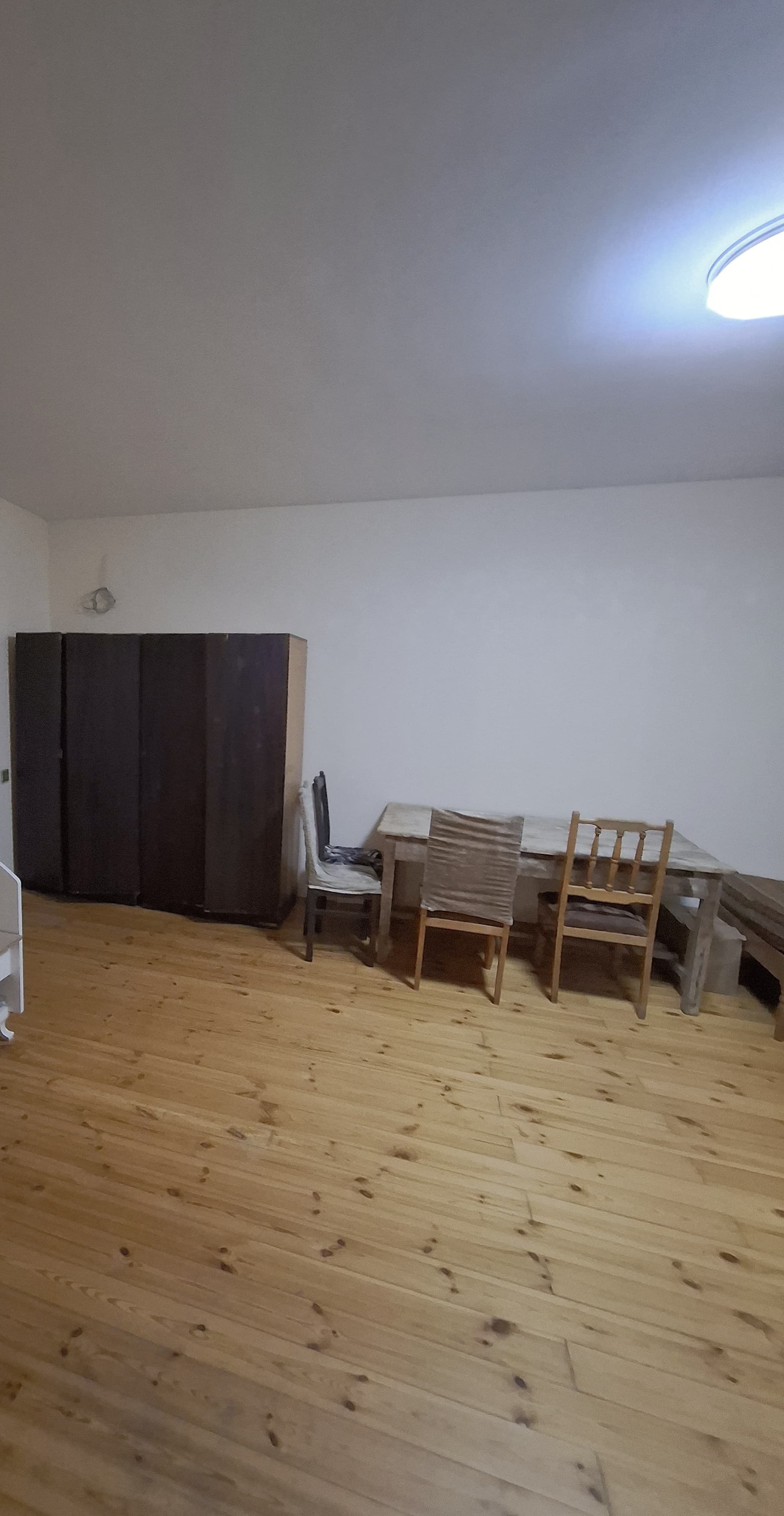 Yasamalda, ASAN Xidmətin yanında 4 otaqlı, tam şəraitli ev tələbələr üçün kirayə verilir. ✅ Qaz, su, işıq daimidir ✅ İsitmə sistemi – kombi ✅ Tam əşyalıdır ✅ Kommunal qiymətə daxildir 📍 İnşaatçılar və Elmlər metrosuna yaxın yerləşir