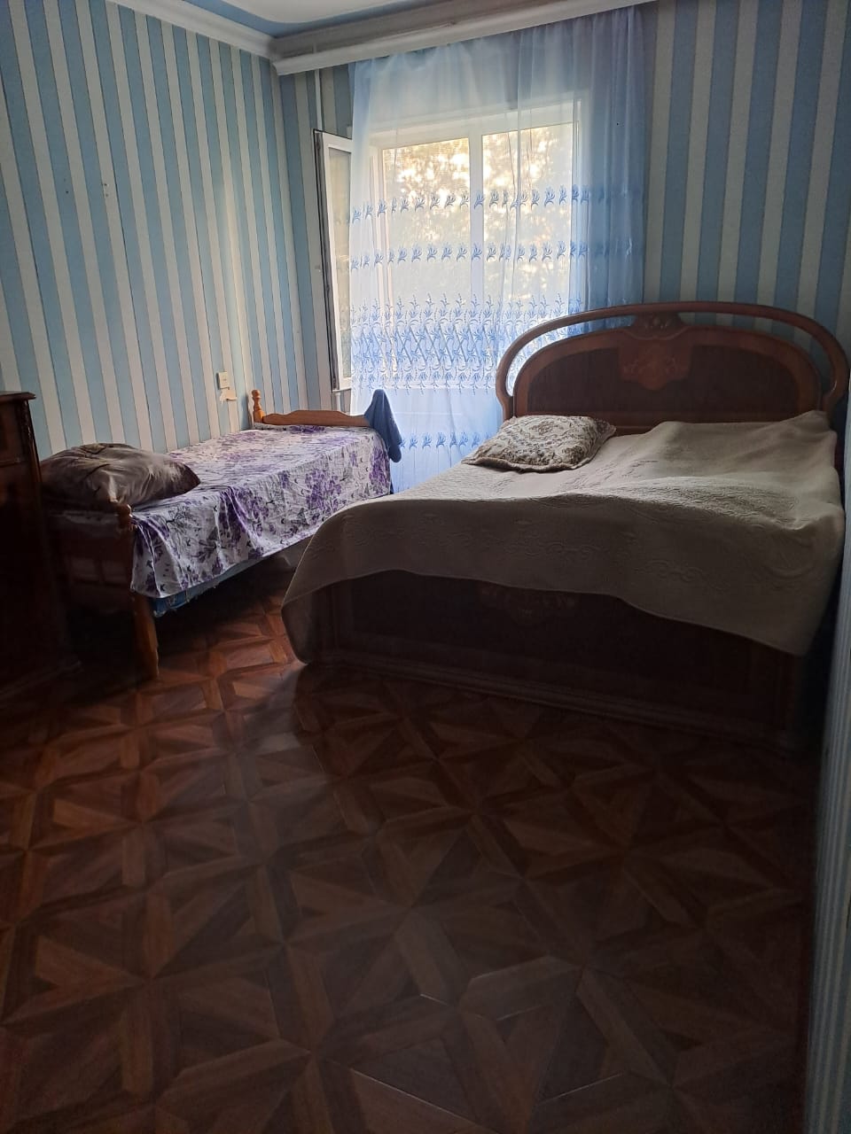 Təcili bügünə bir nəfər işləyən xanım otaq yoldaşı axtarılır