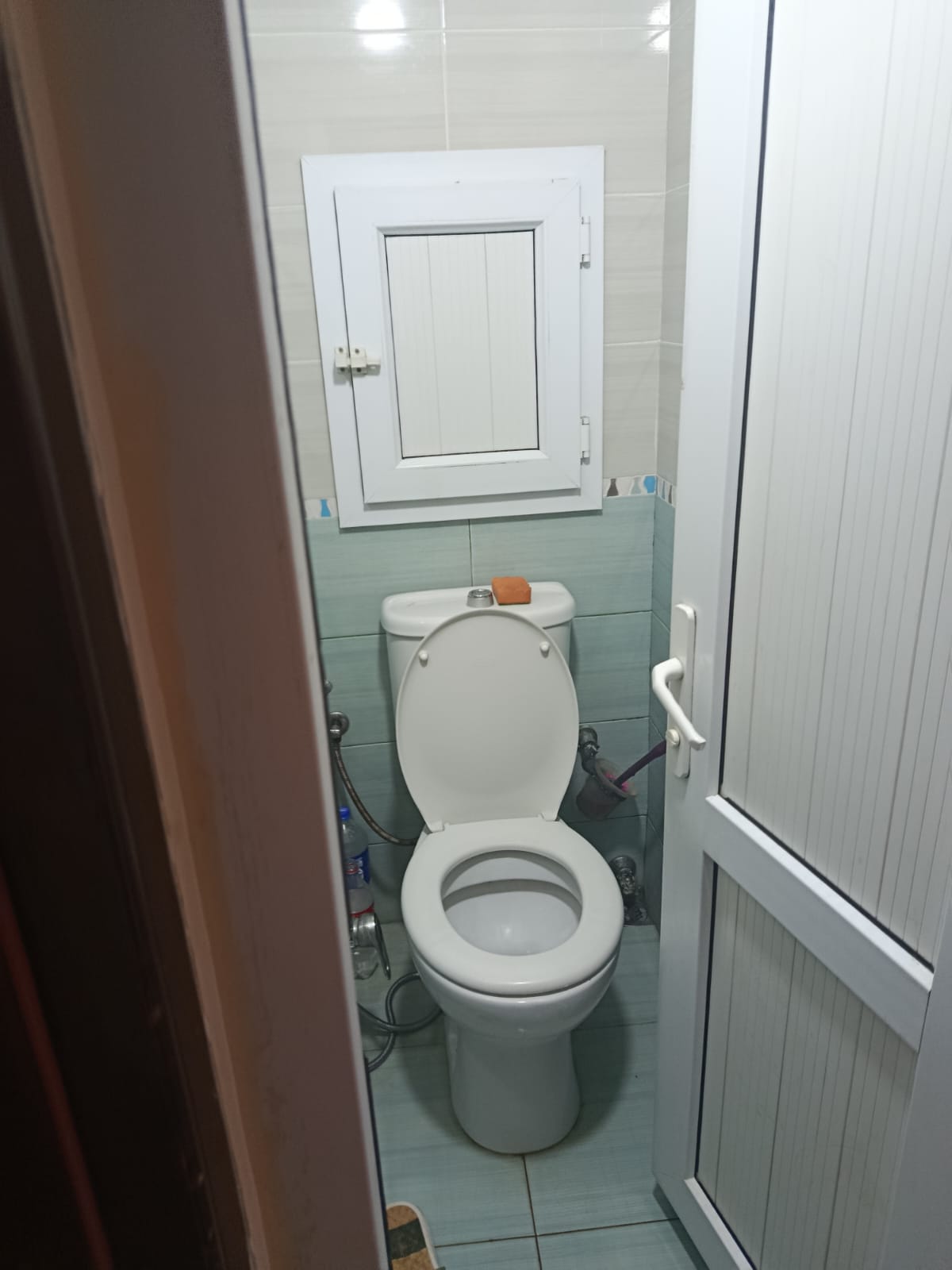 Təcili bügünə bir nəfər işləyən xanım otaq yoldaşı axtarılır