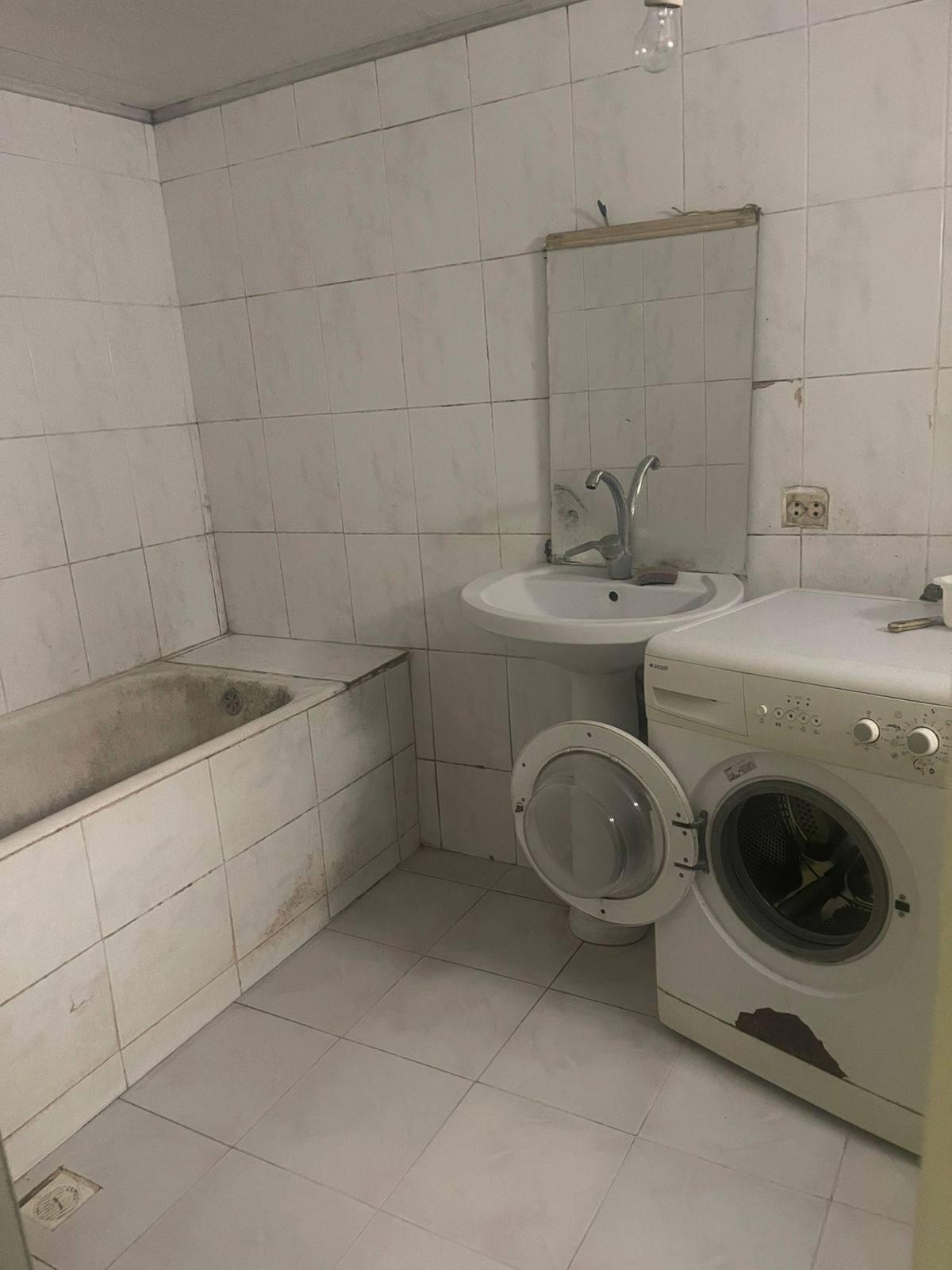 20 Yanvar metrosundan piyada 10 deqiqelik mesafe. Telebeler uchun daha elverishlidi.