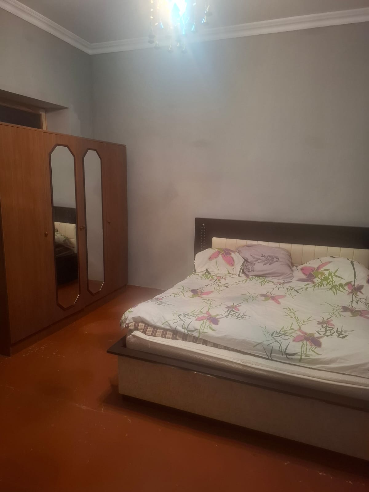 Təcili bugunə iki nəfər işləyən xanım yada tələbə qız otaq yoldaşı axtarılır