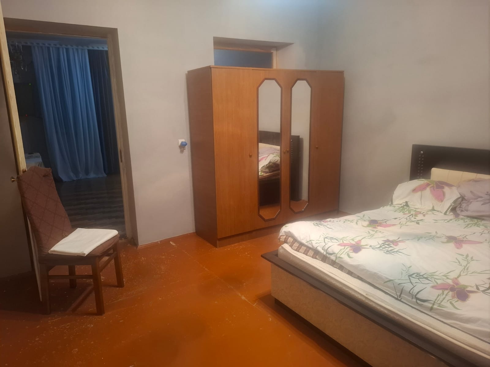 Təcili bugunə iki nəfər işləyən xanım yada tələbə qız otaq yoldaşı axtarılır