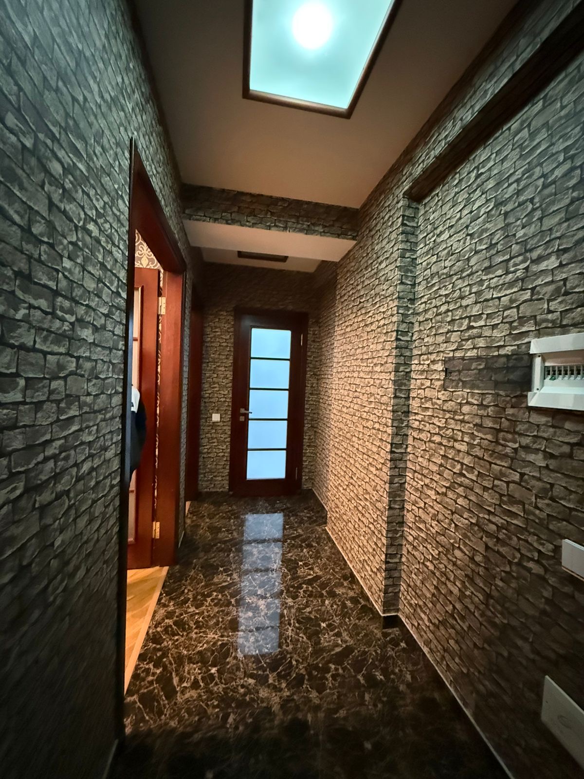 Otaq yoldaşı axtarılır