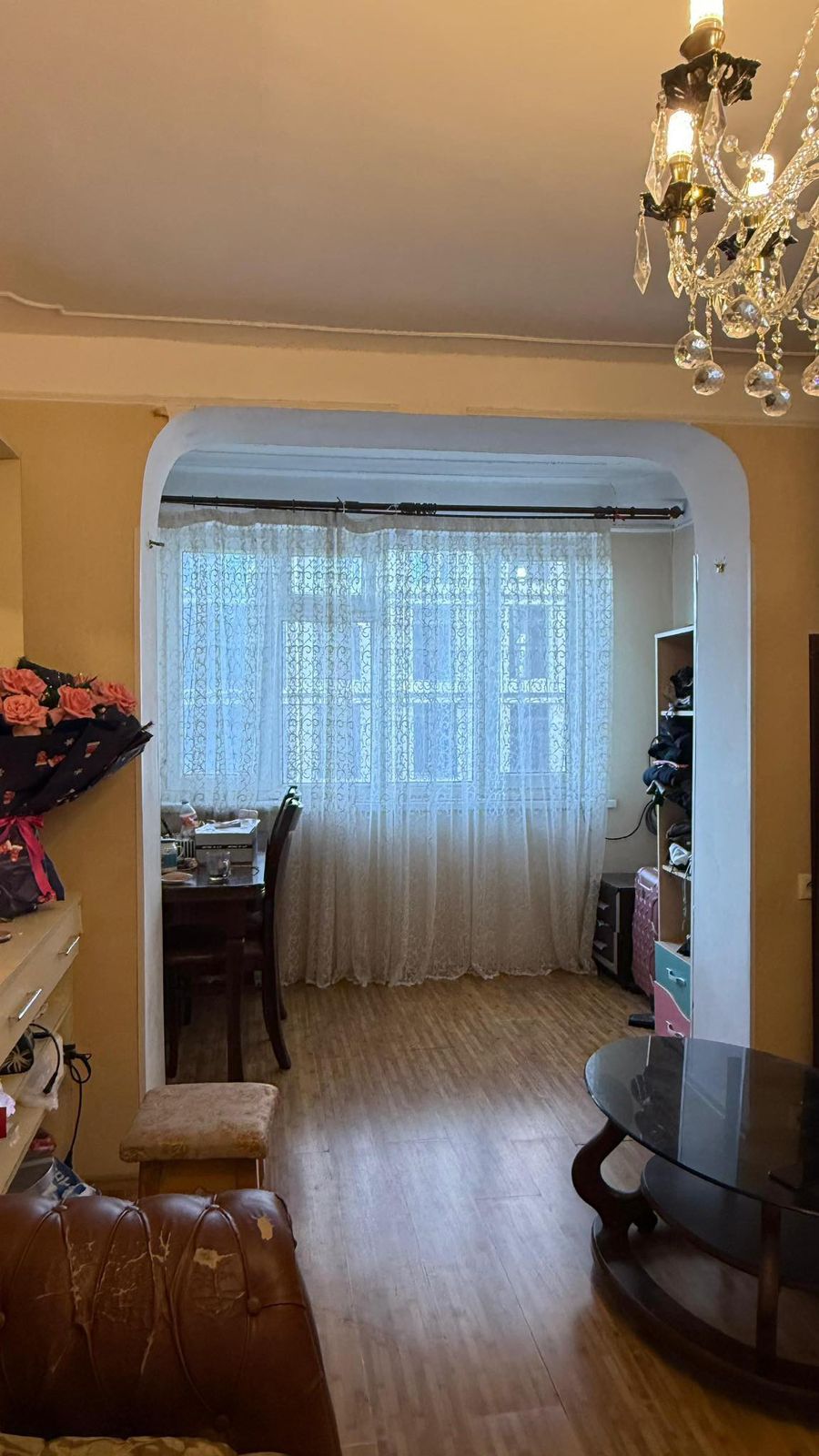 Təcili bugunə bir nəfər işləyən xanım otaq yoldaşı axtarılır