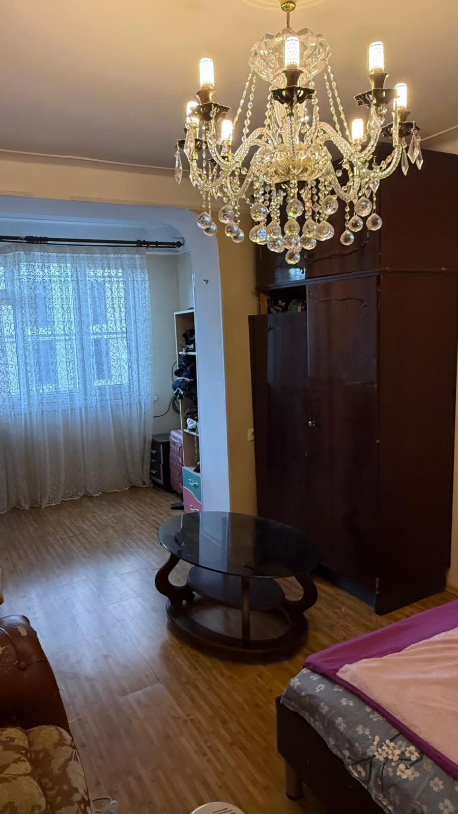 Təcili bugunə bir nəfər işləyən xanım otaq yoldaşı axtarılır