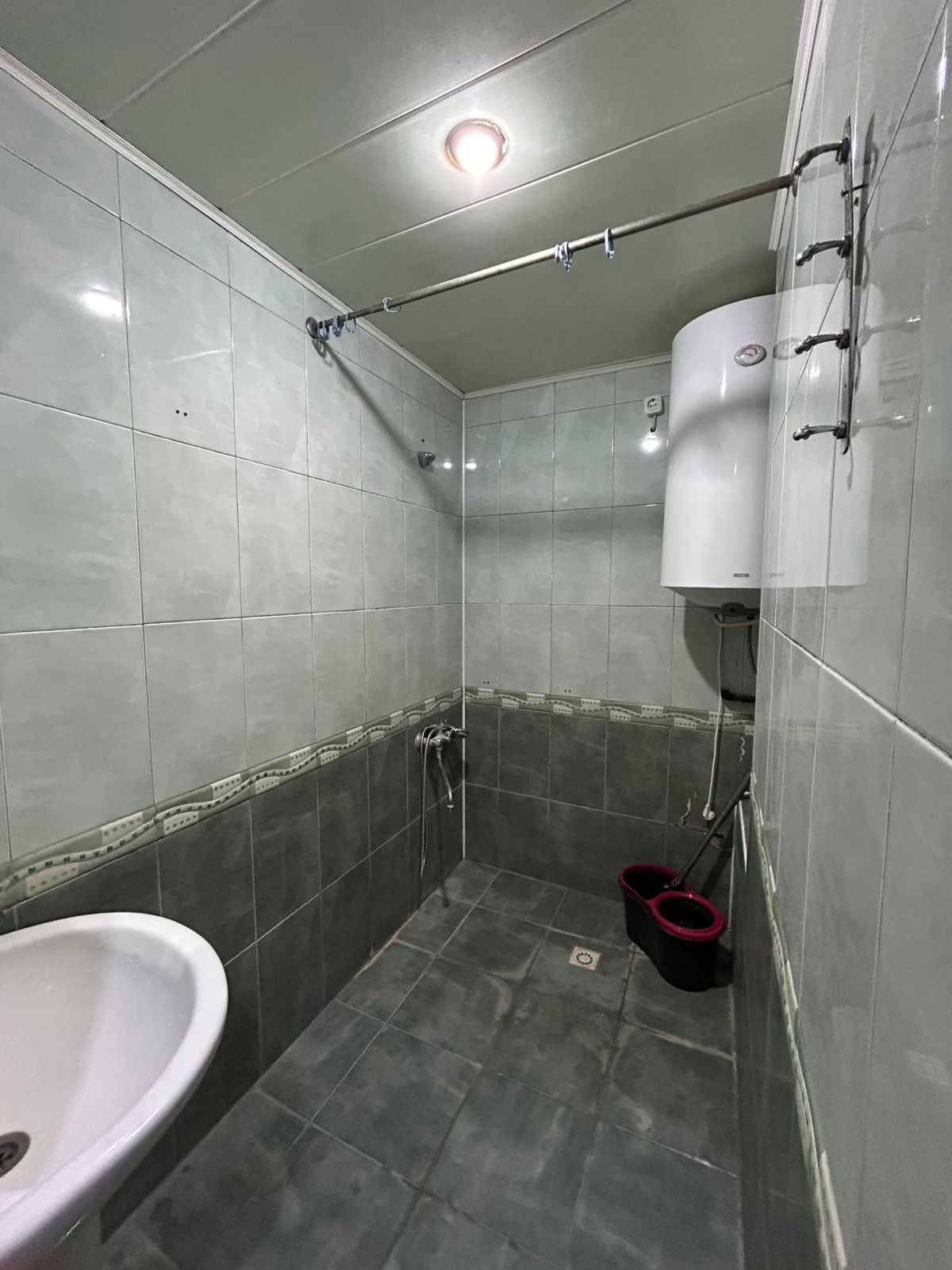 Genclik metrosuna yaxin kooperasiya uniye yaxin ayna sultanova erazisinde eve xanim otaq yoldasi axtarilir