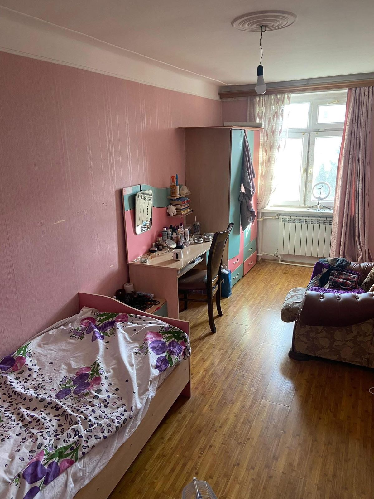 Təcili bugunə bir nəfər işləyən xanım otaq yoldaşı axtarılır