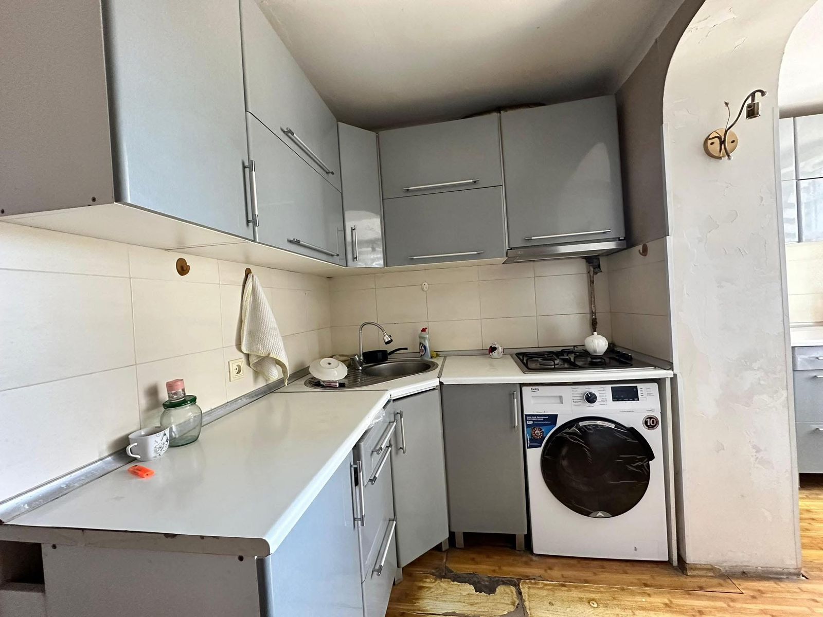 Təcili bugunə bir nəfər işləyən xanım otaq yoldaşı axtarılır