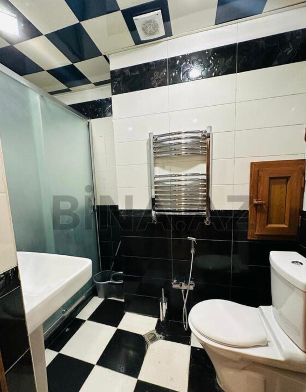 Otaq yoldaşı axtarılır