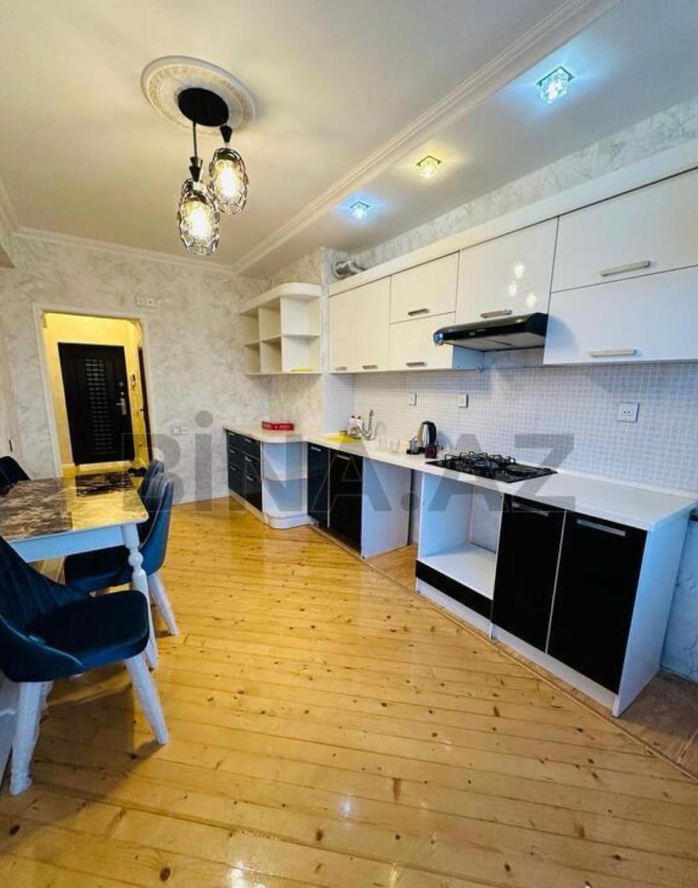 Otaq yoldaşı axtarılır