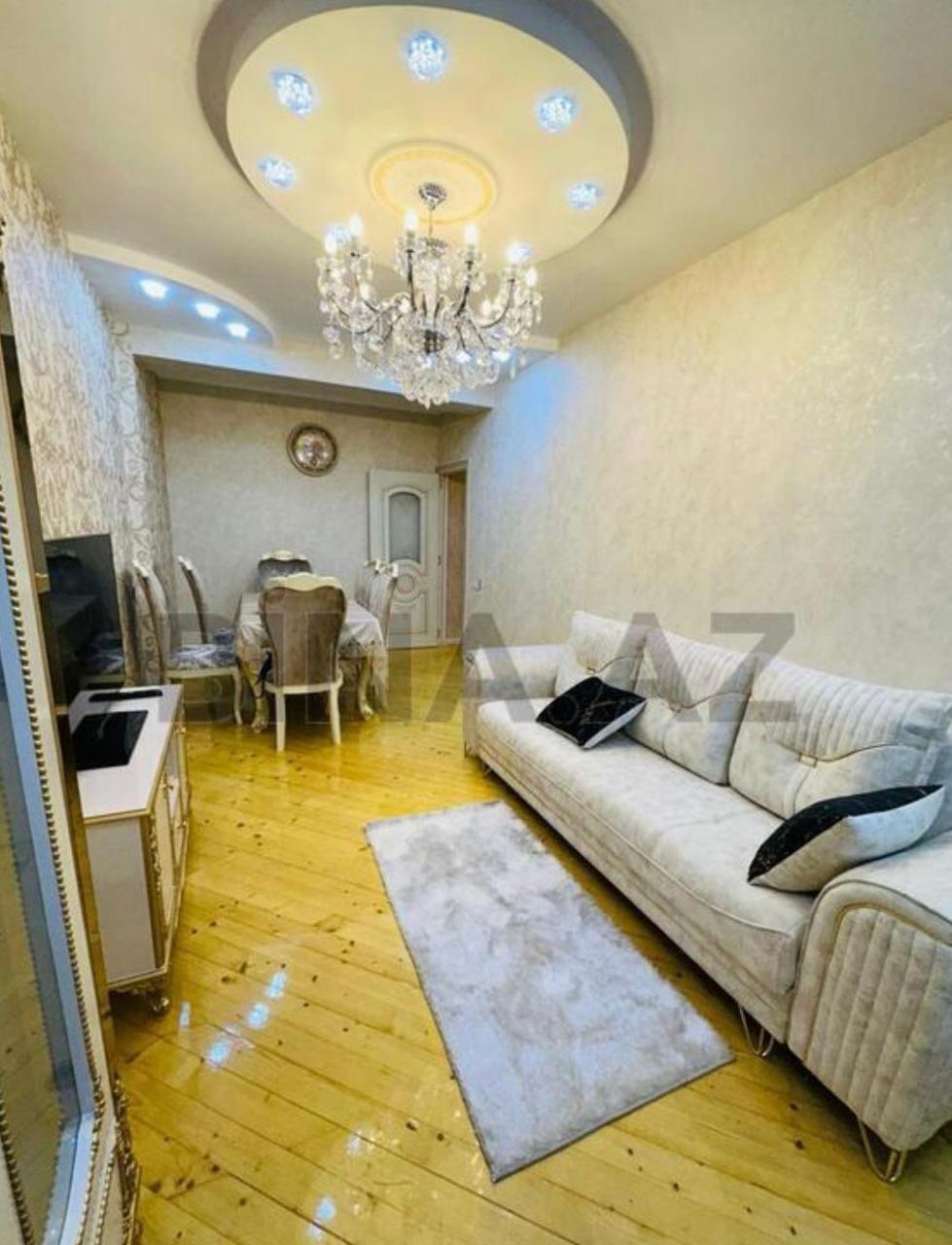 Otaq yoldaşı axtarılır