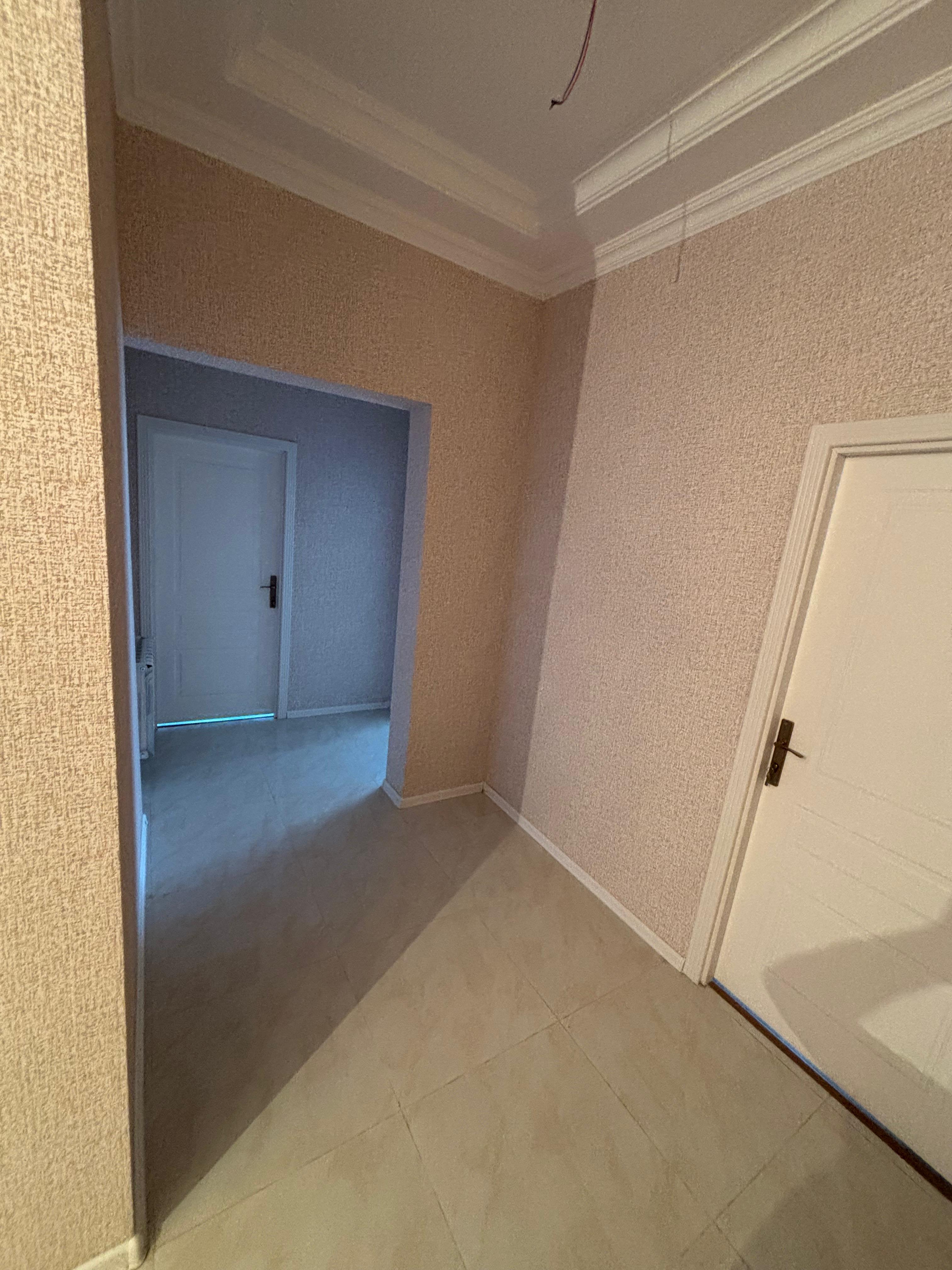 Otaq yoldaşı axtarılır