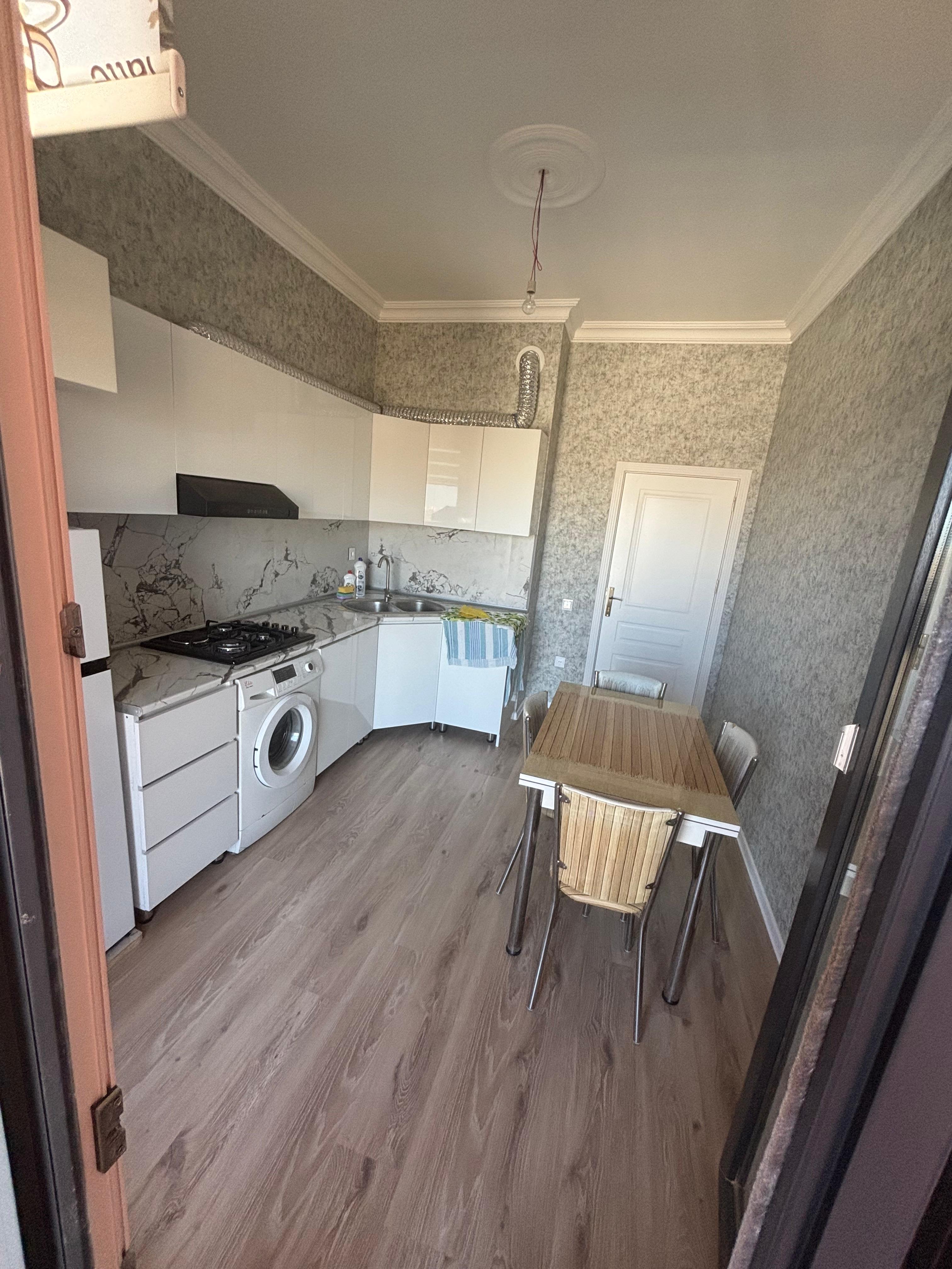 Otaq yoldaşı axtarılır