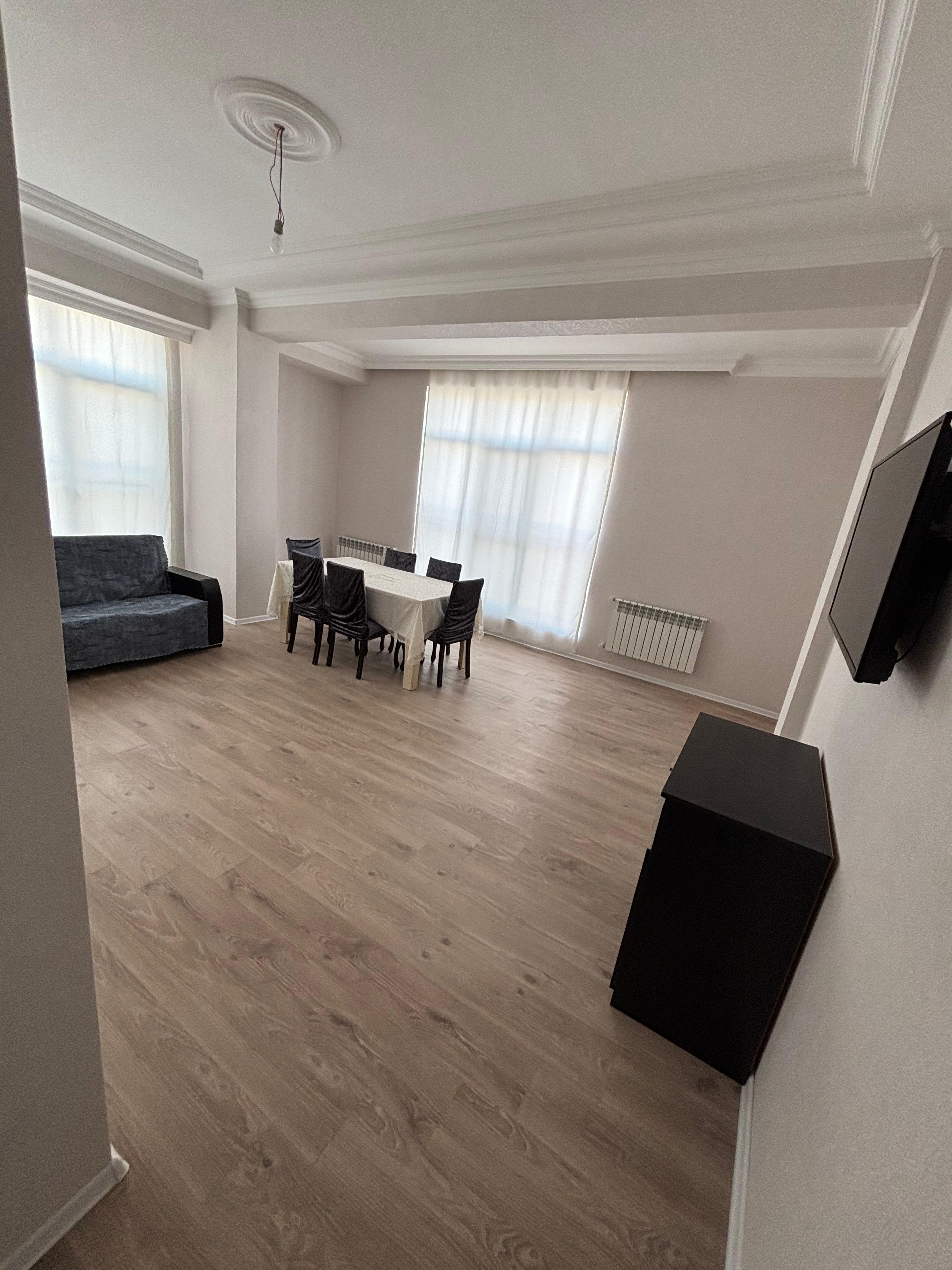 Otaq yoldaşı axtarılır