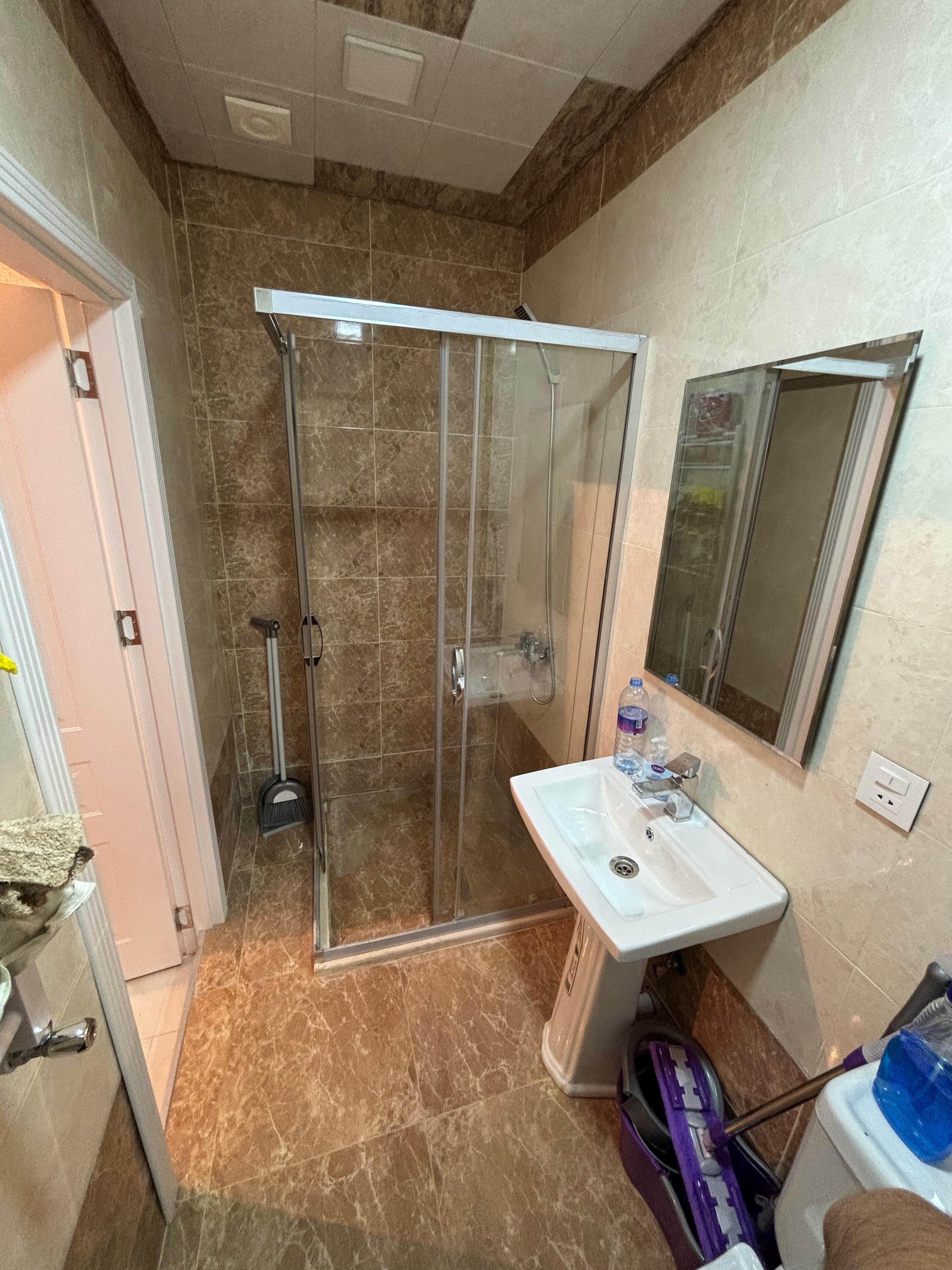 Otaq yoldaşı axtarılır