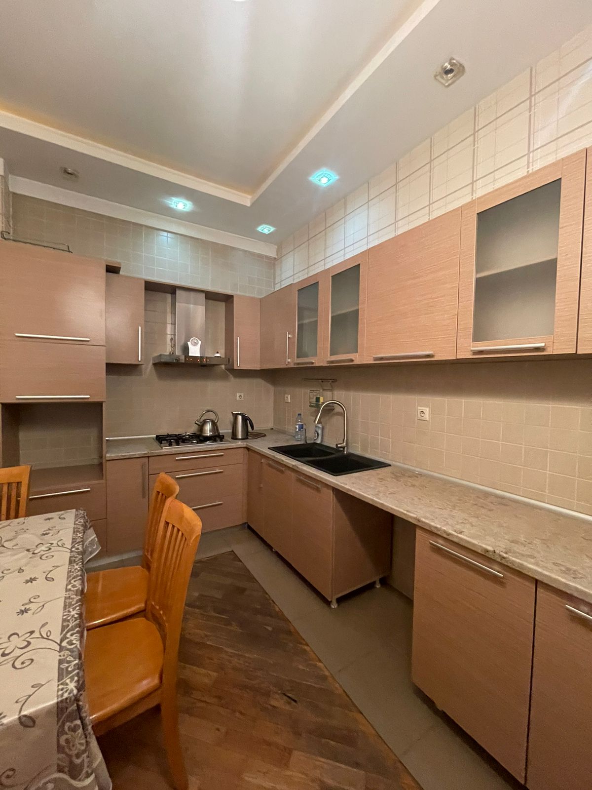 1 nefer ev arkadaşı axtarılır