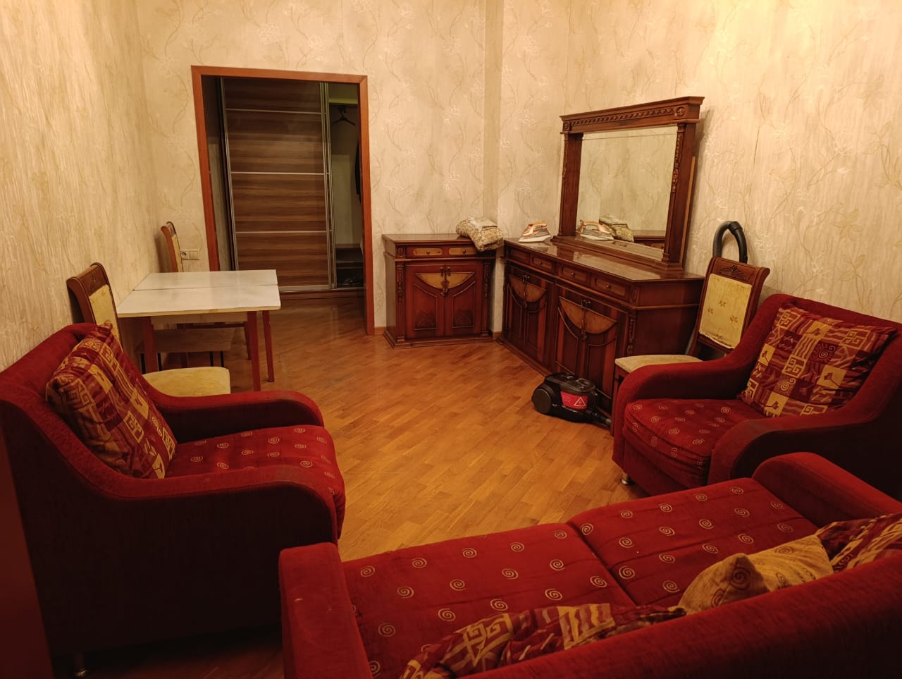 1 nefer ev arkadaşı axtarılır