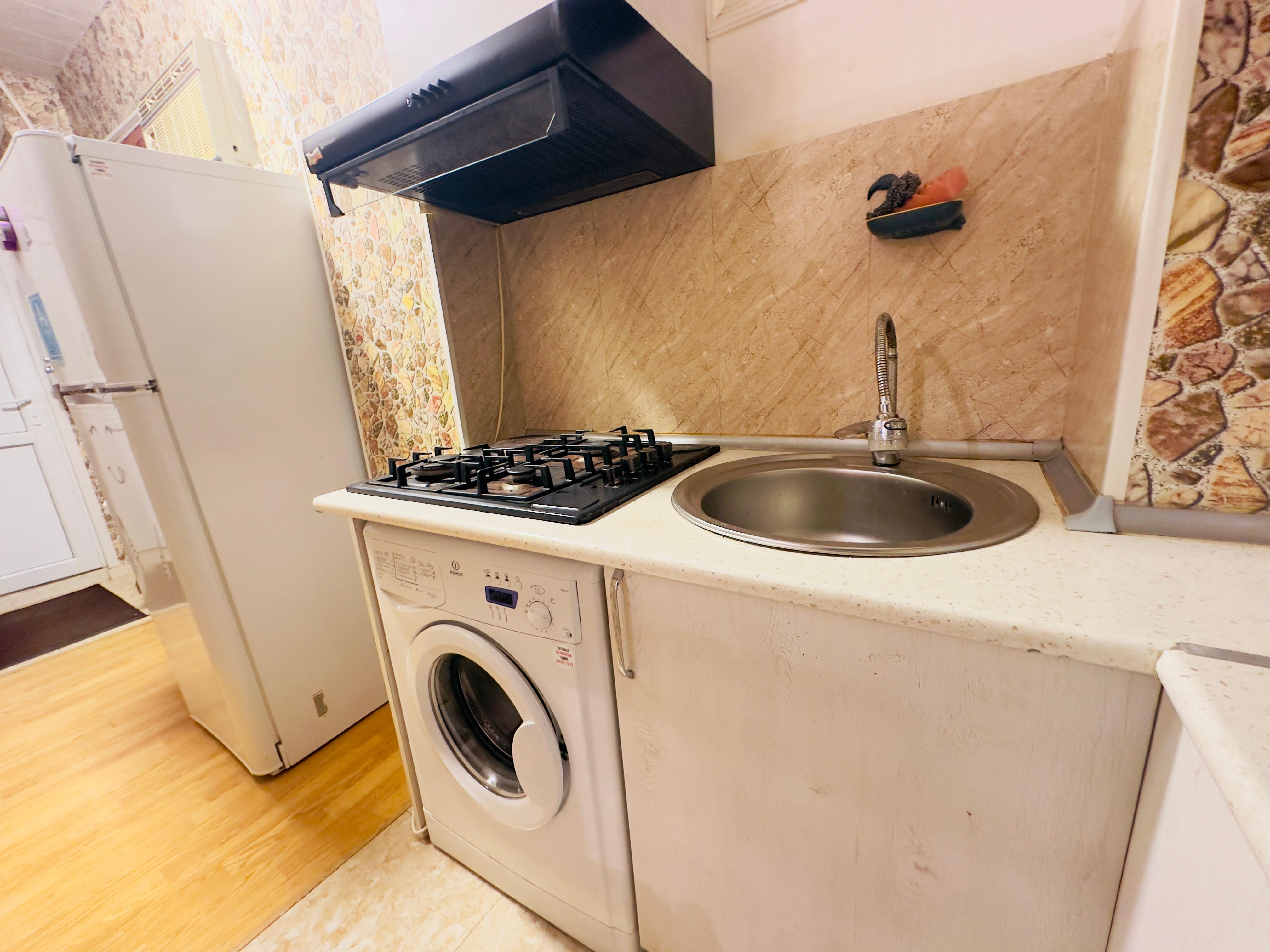 Oglan otaq yoldasi axtarilir