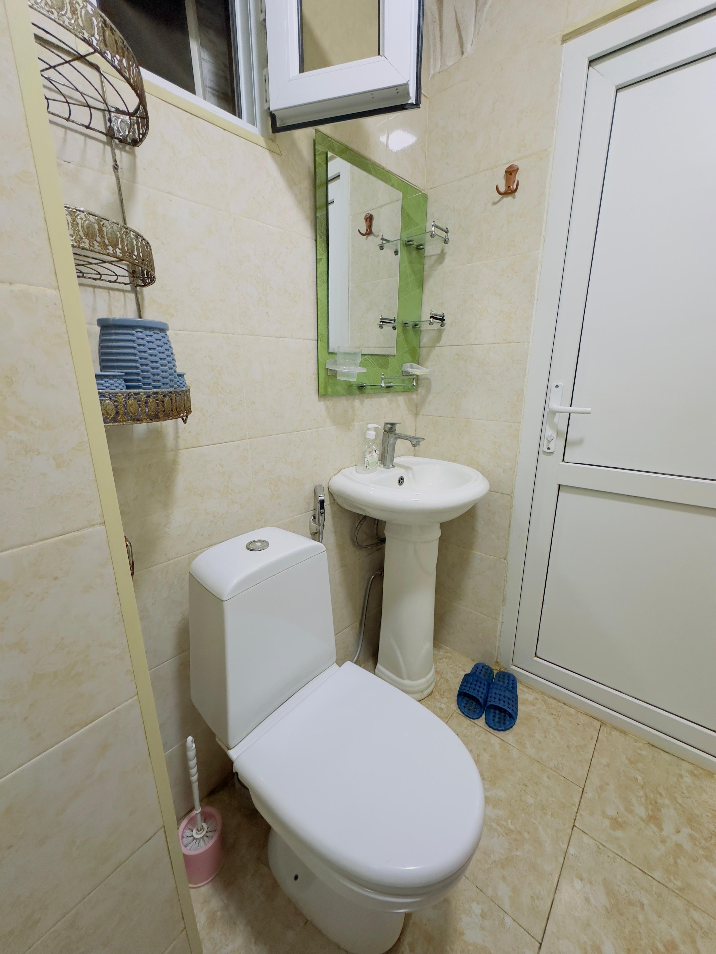 Oglan otaq yoldasi axtarilir