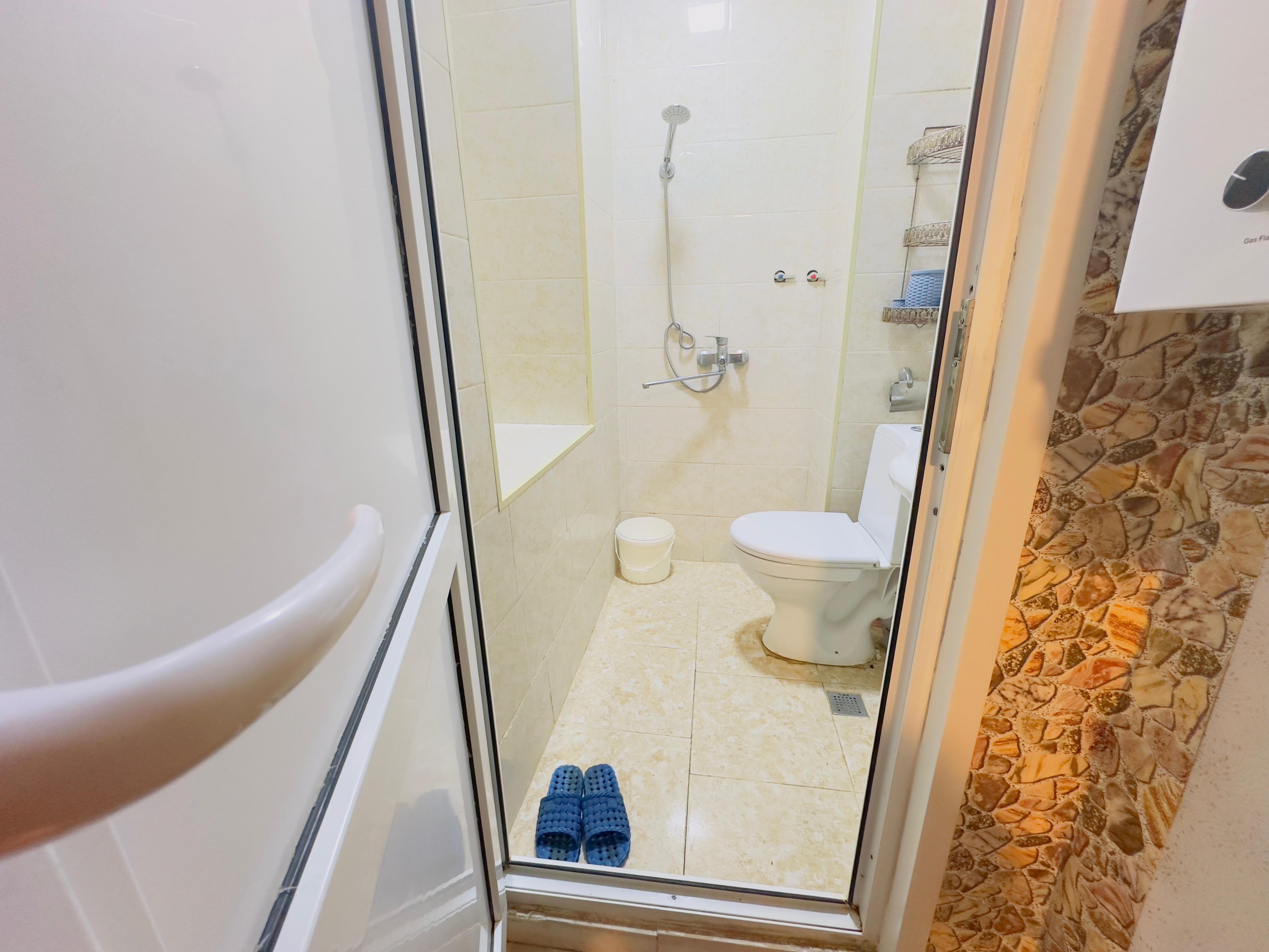 Oglan otaq yoldasi axtarilir