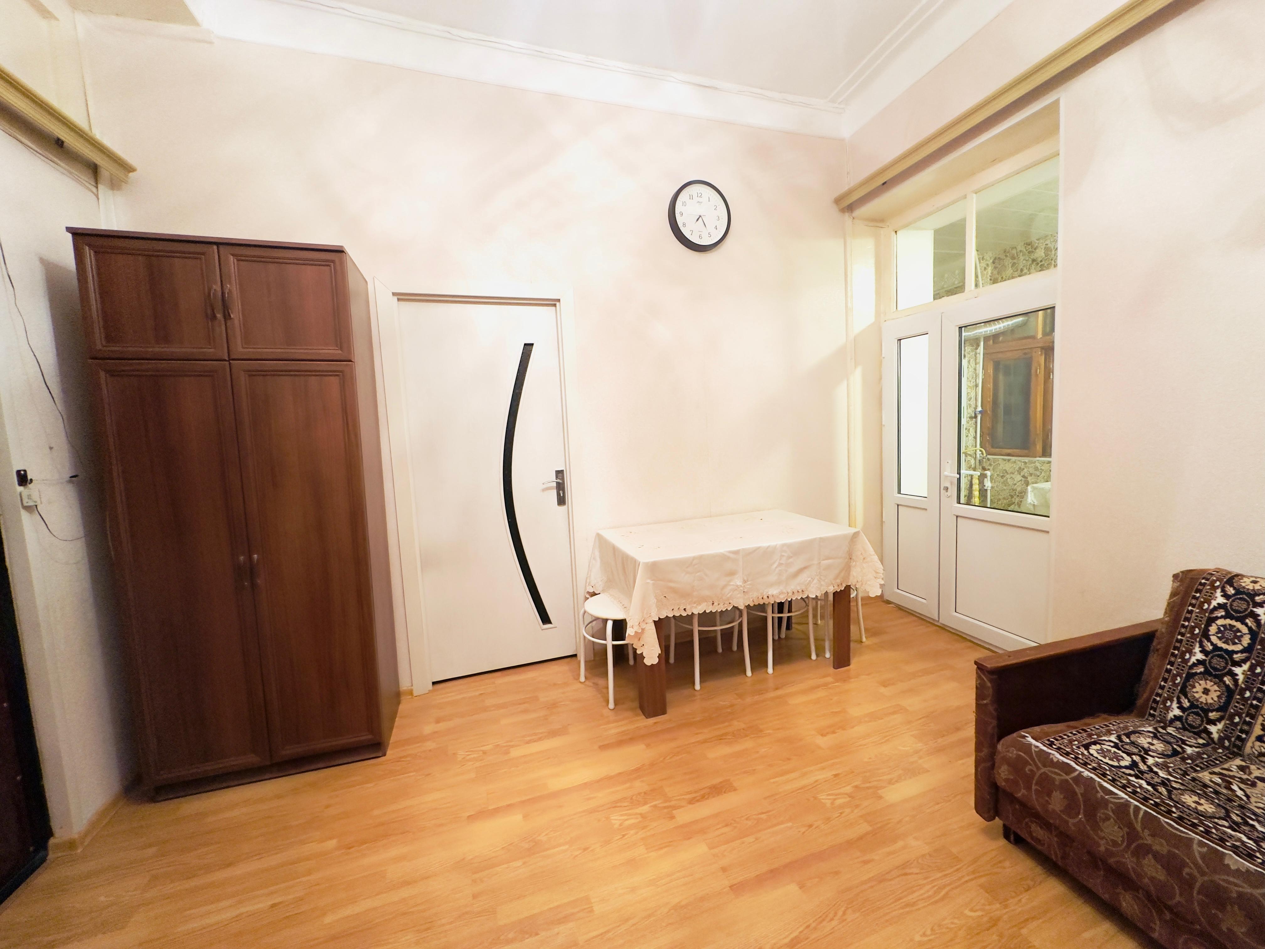 Oglan otaq yoldasi axtarilir