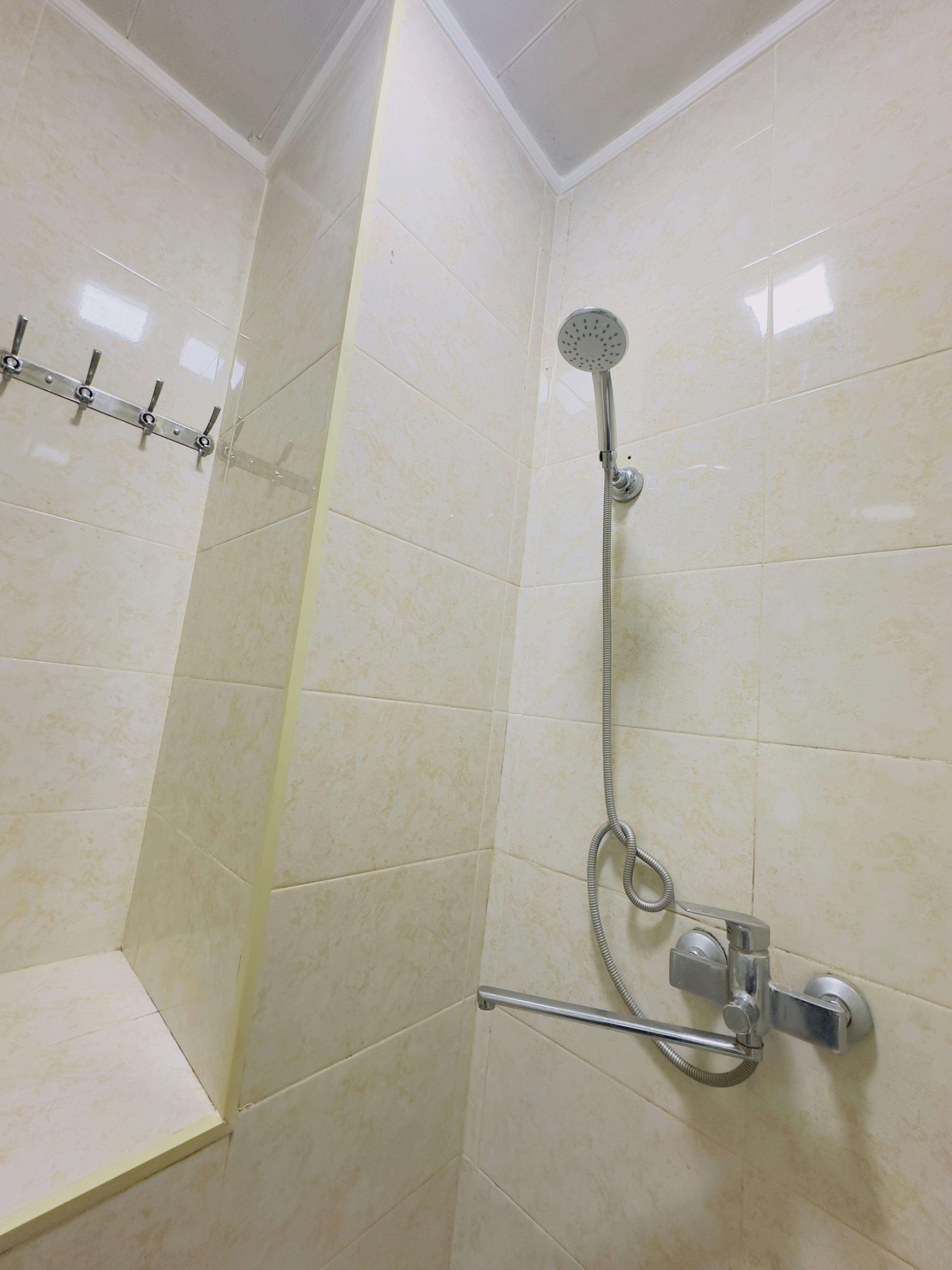 Oglan otaq yoldasi axtarilir