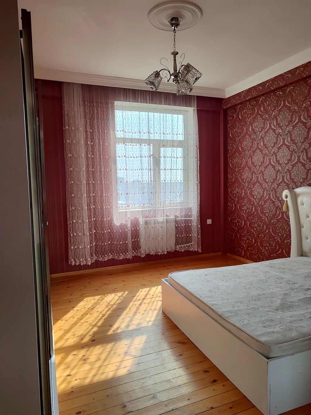 Otaq yoldaşı axtarılır