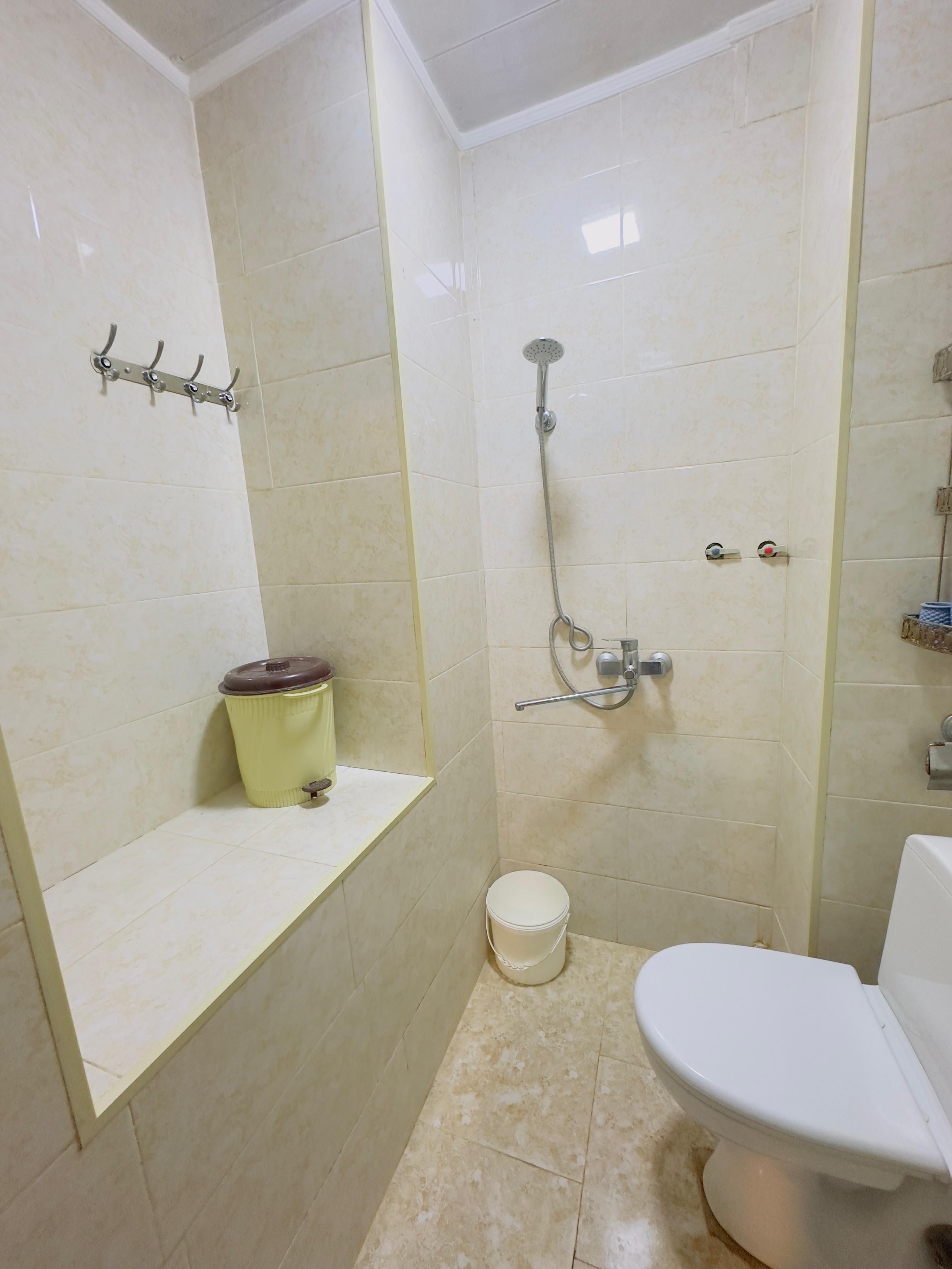 Oglan otaq yoldasi axtarilir