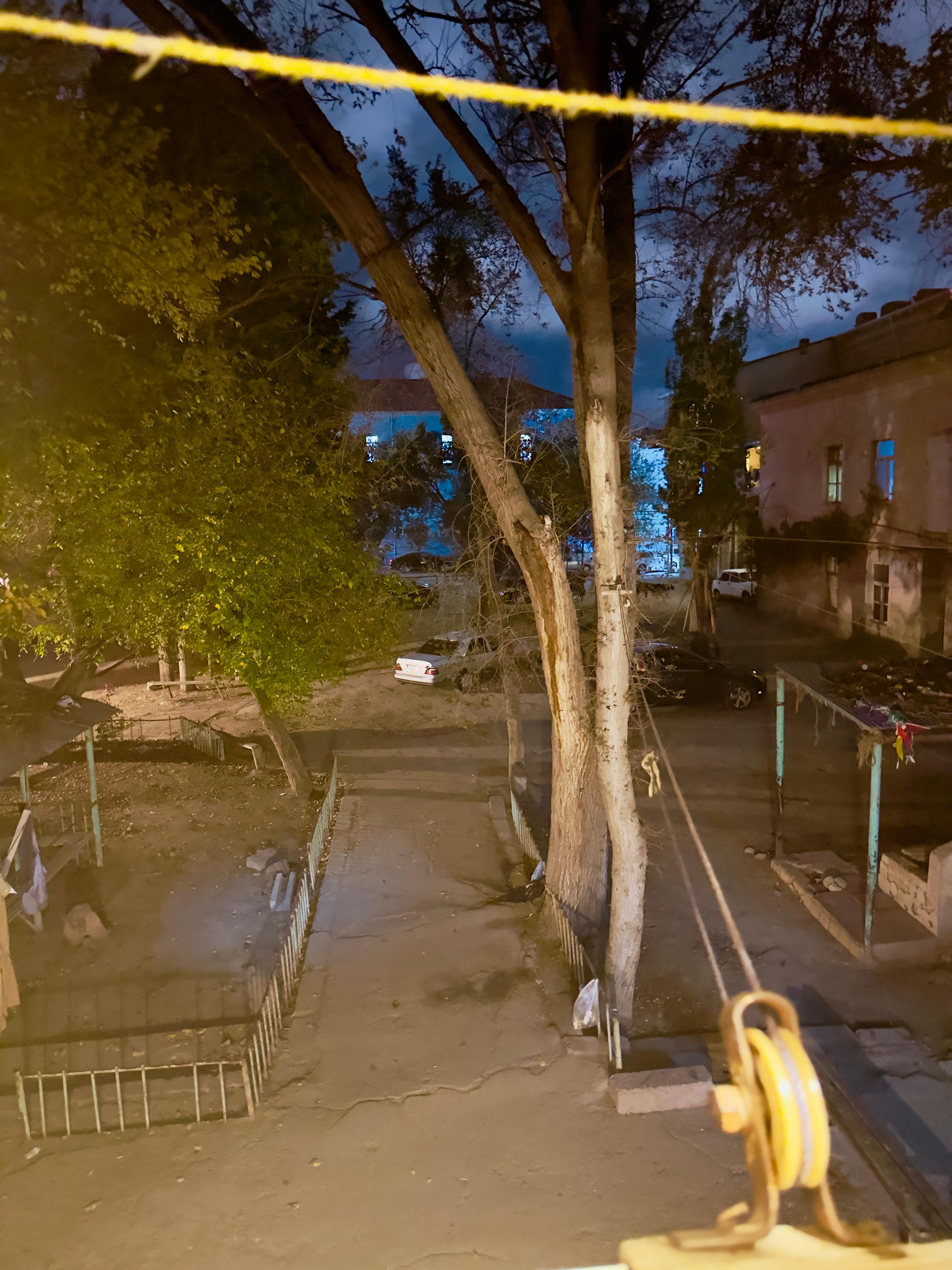 Oglan otaq yoldasi axtarilir