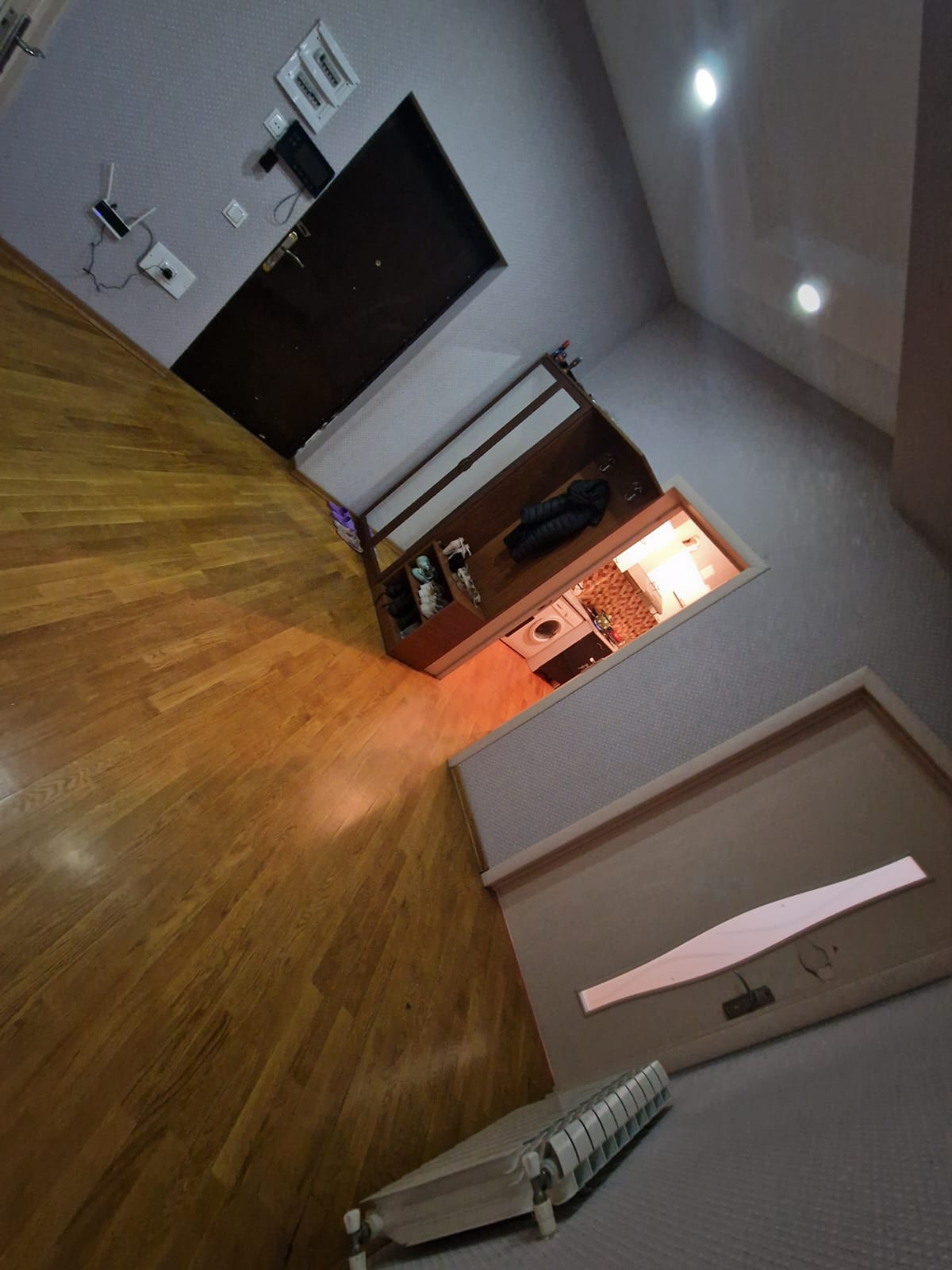 Təcili bir nəfər işləyən xanım otaq yoldaşı axtarılır