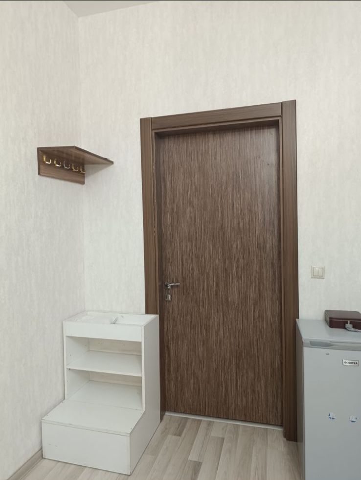 Təcili bir nəfər işləyən xanım otaq yoldaşı axtarılır